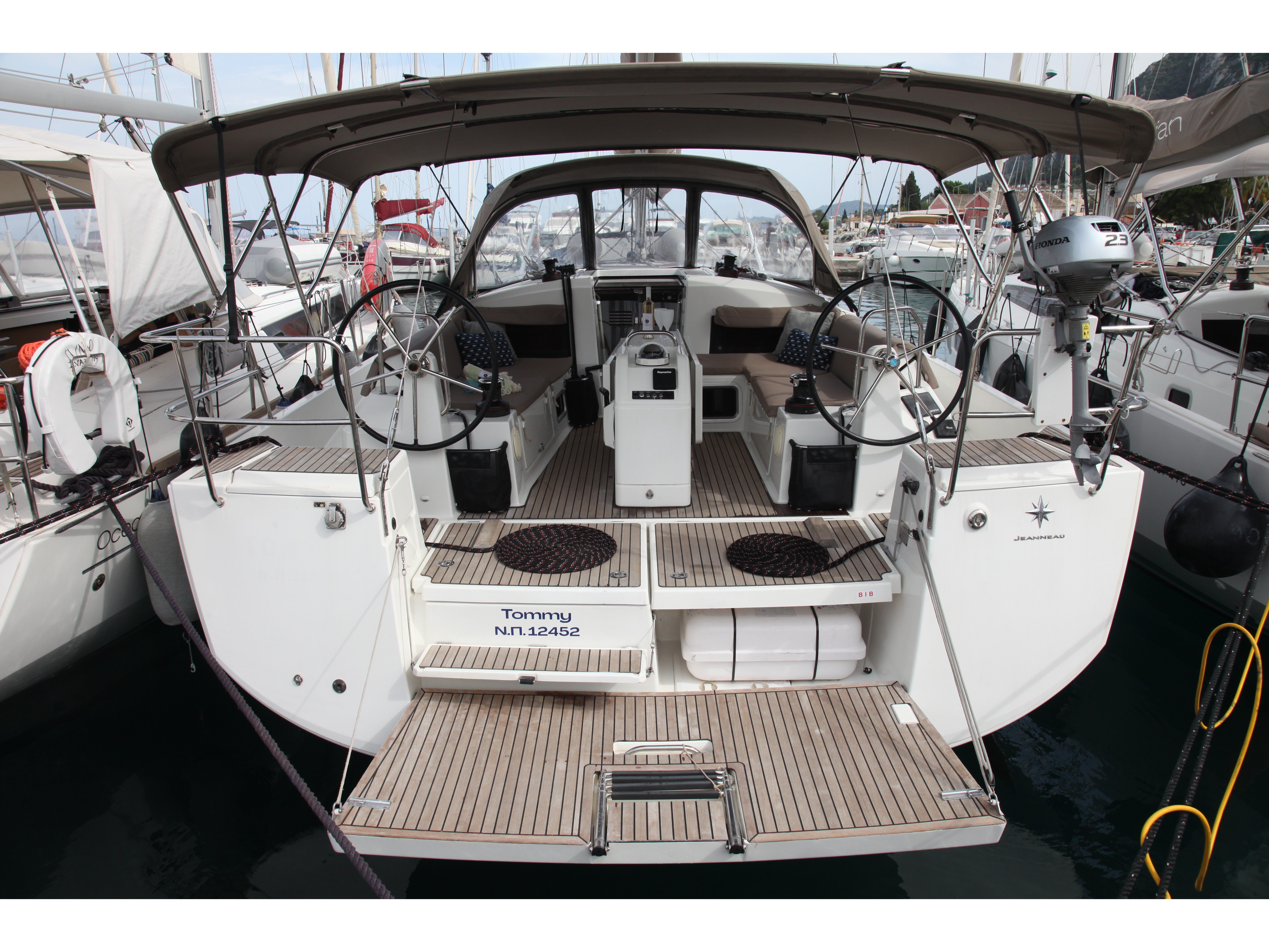 TOMMY - Sailboat in Mpenitses