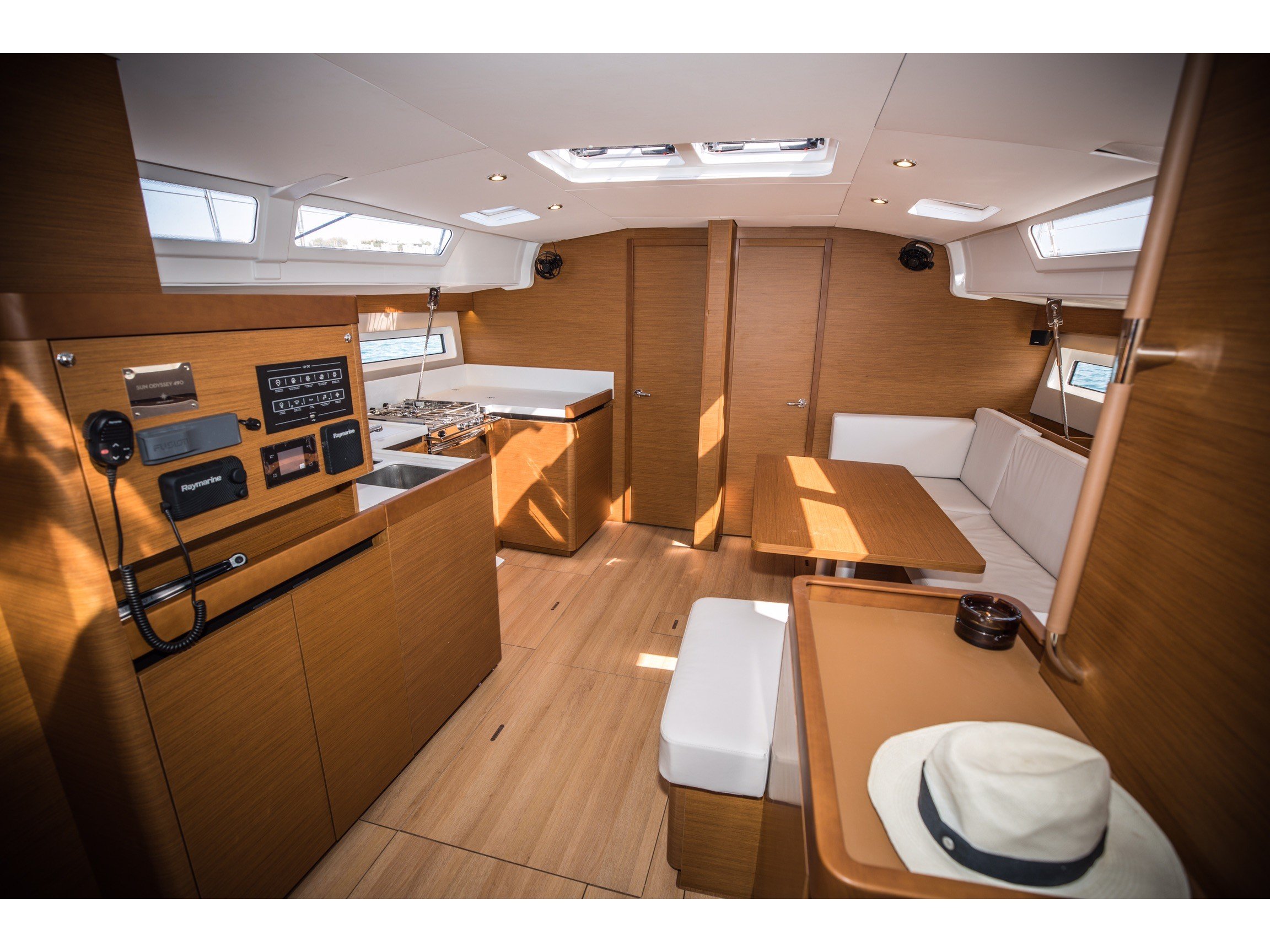 MAD KISS - Sailboat in Lavrio