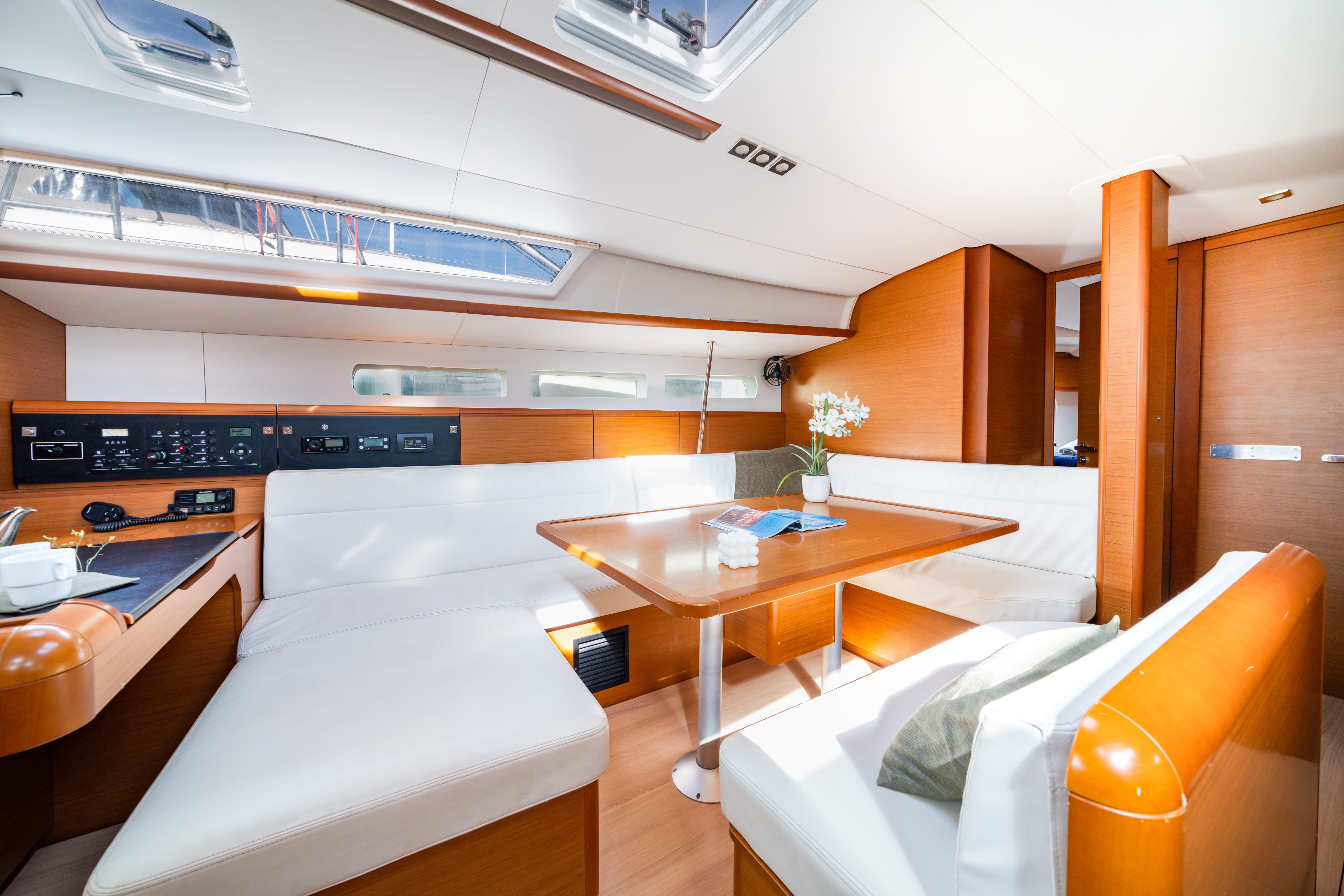 JUICY LUCY - Sailboat in Nea Peramos