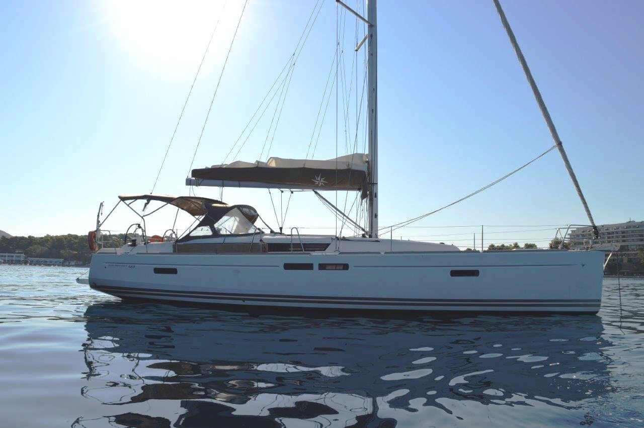 BLUE HEAVEN - Sailboat in Mpenitses