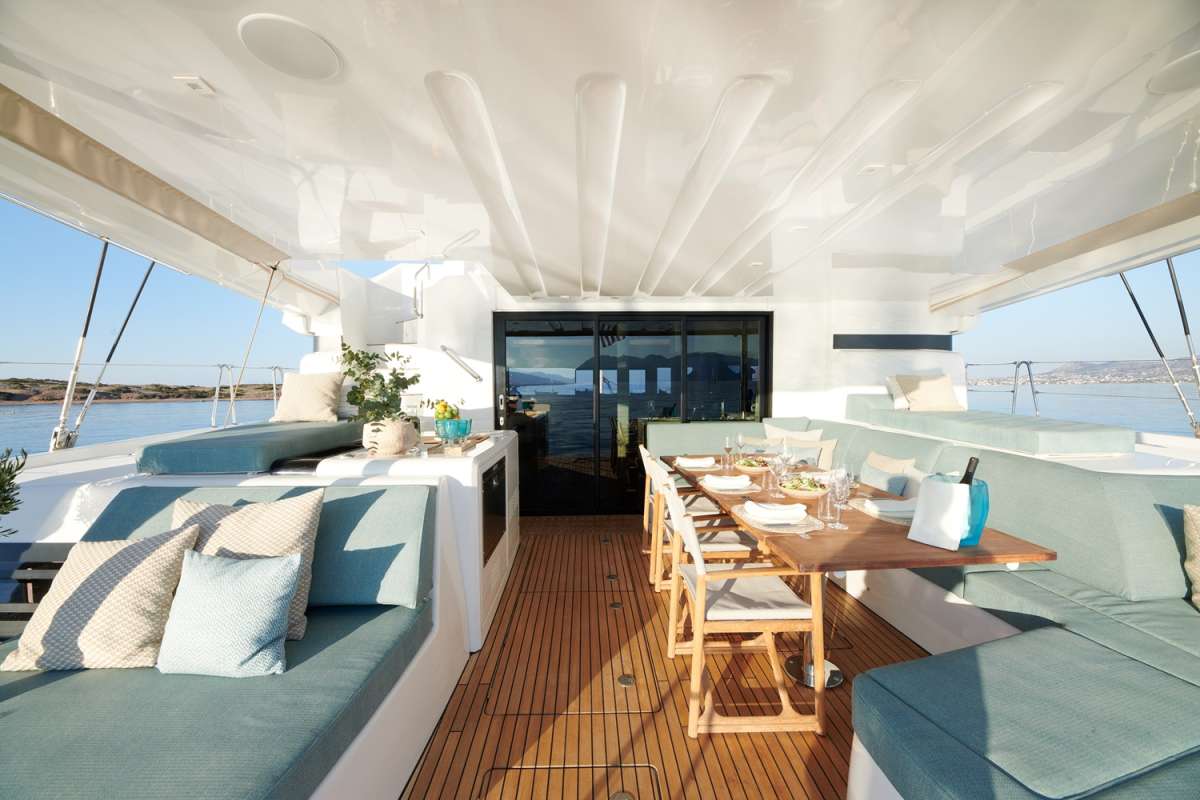 HAPPY - Catamaran in Alimos