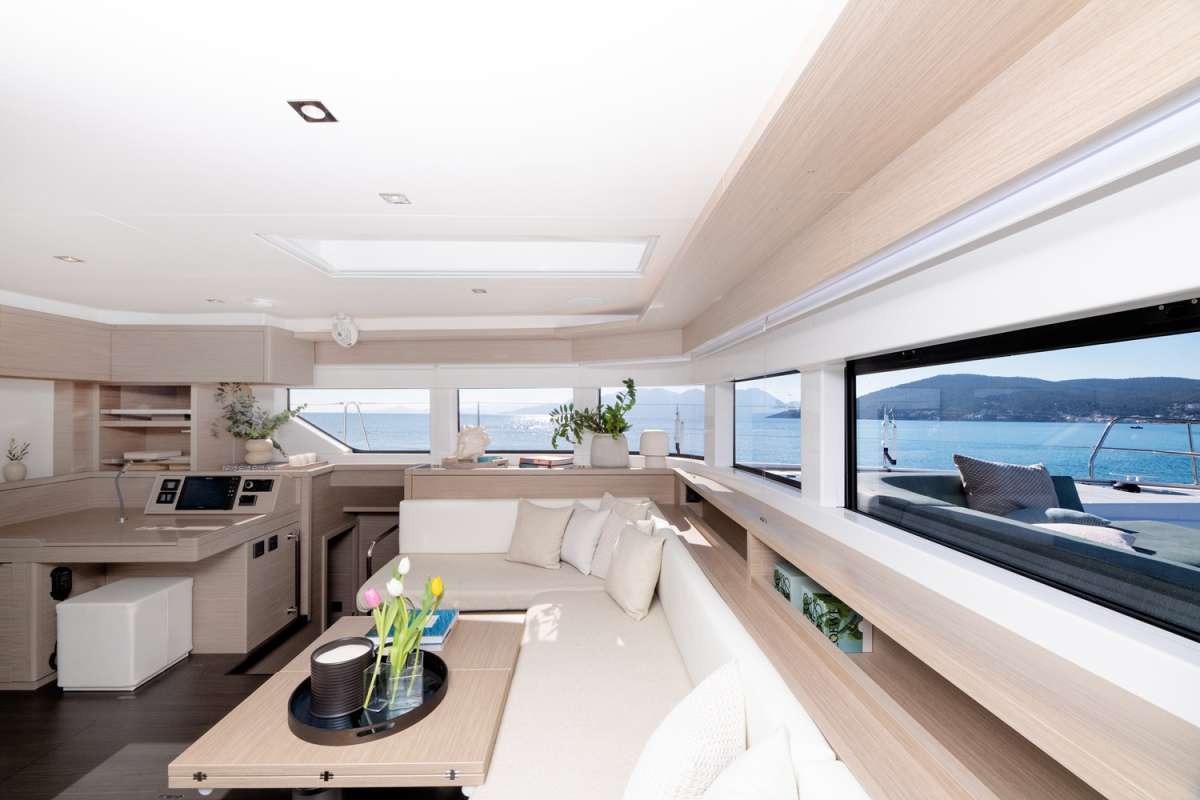 HAPPY - Catamaran in Alimos