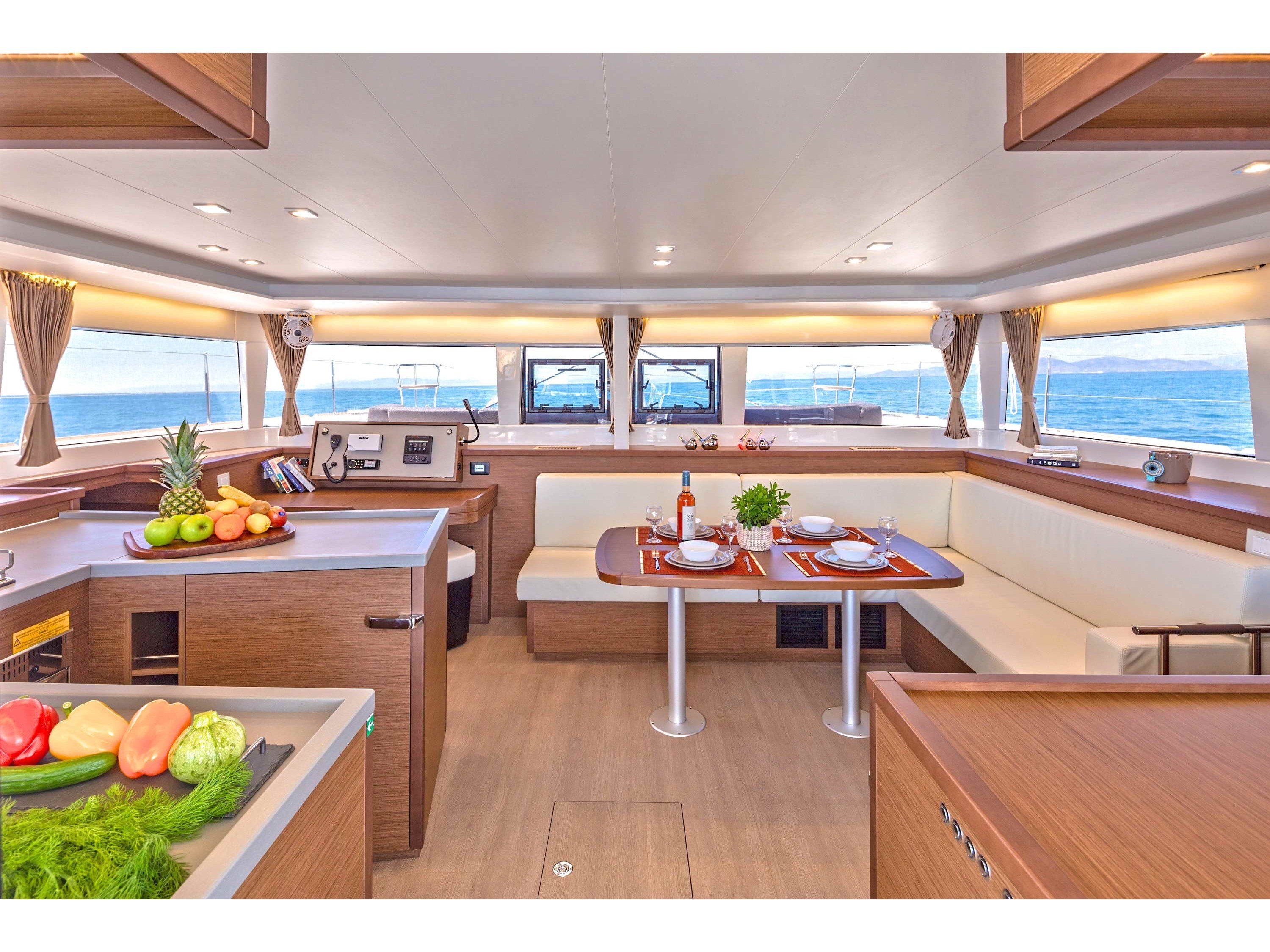 Alegria - Katamaran içinde Alimos