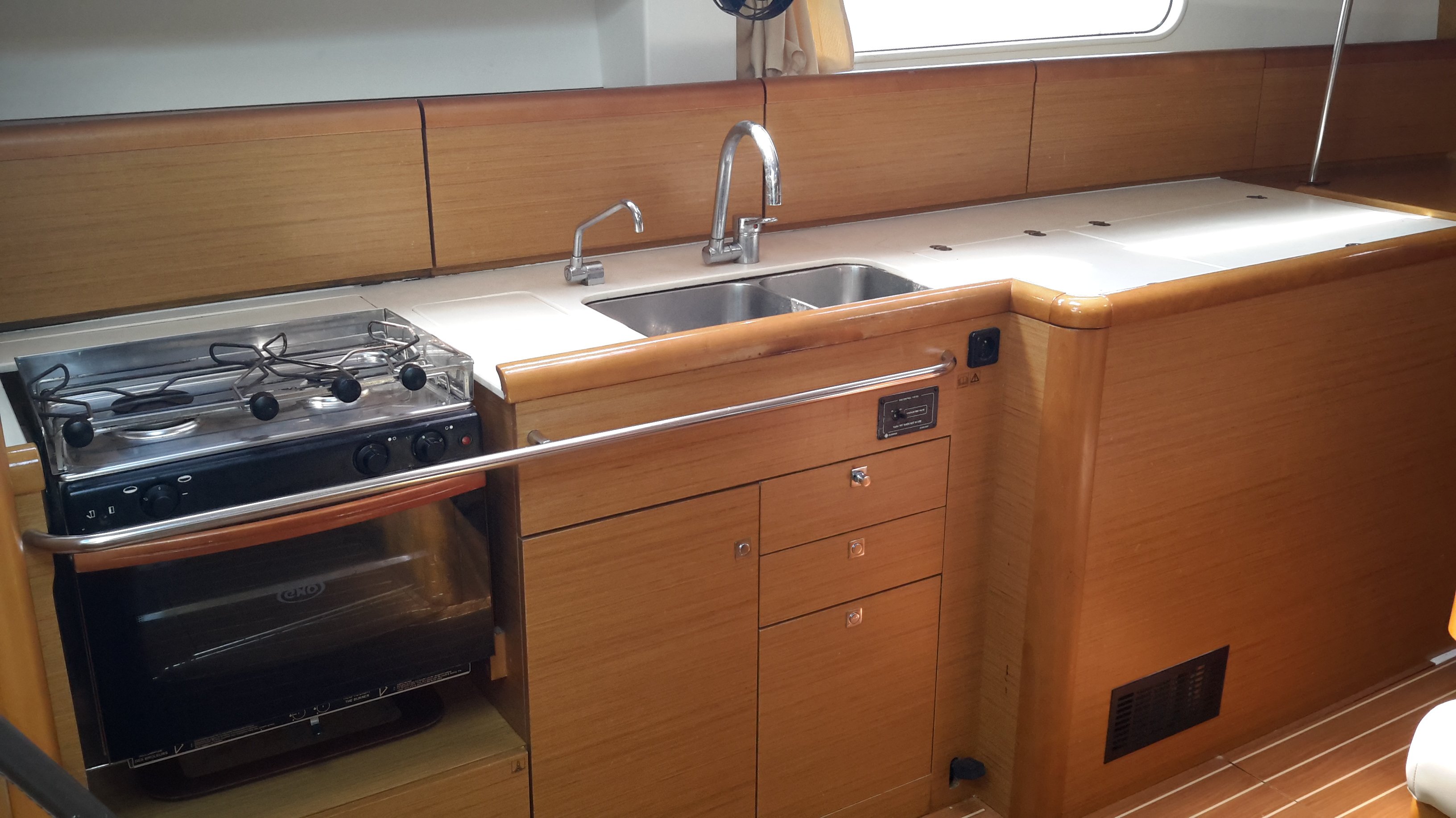 Flora Mirabilis - Sailboat in Alimos