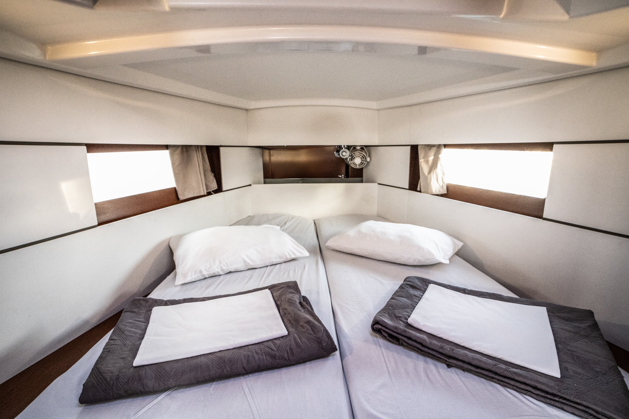 Rania - Yelkenli içinde Alimos