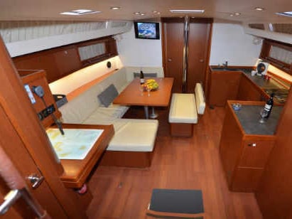 Pherousa - Yelkenli içinde Lavrio