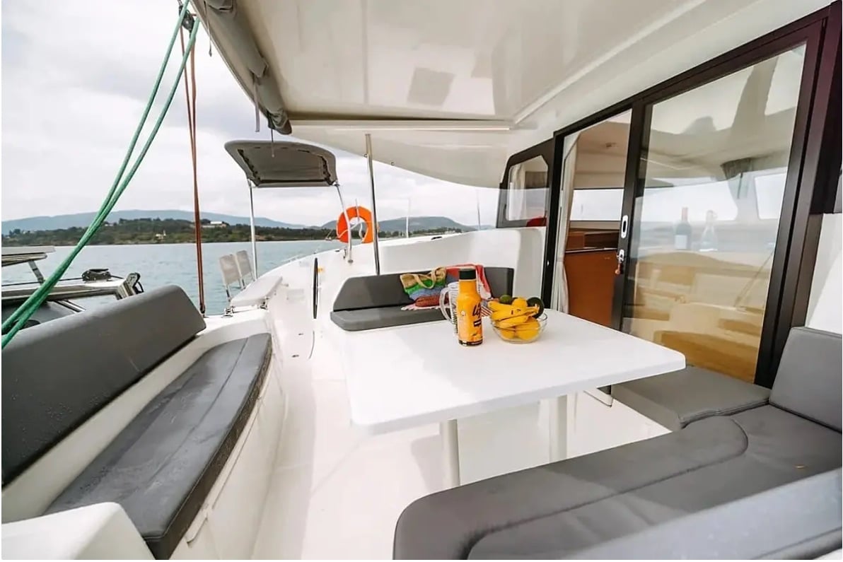 Lydia - Catamaran in Nikiana