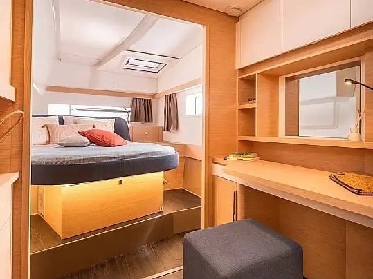 Montague - Catamaran in Nikiana