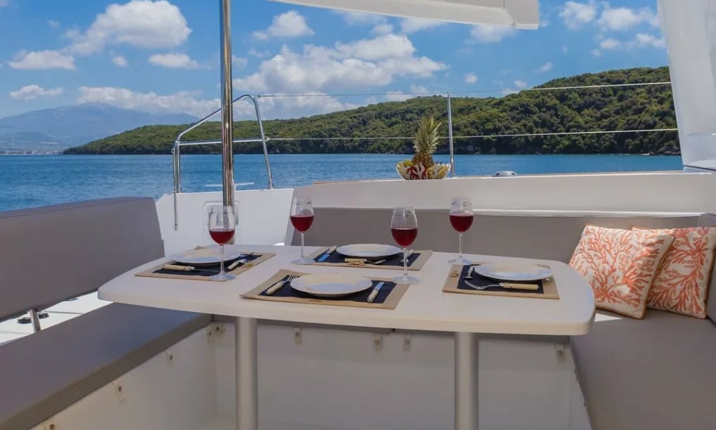 Endurance - Catamaran in Nikiana