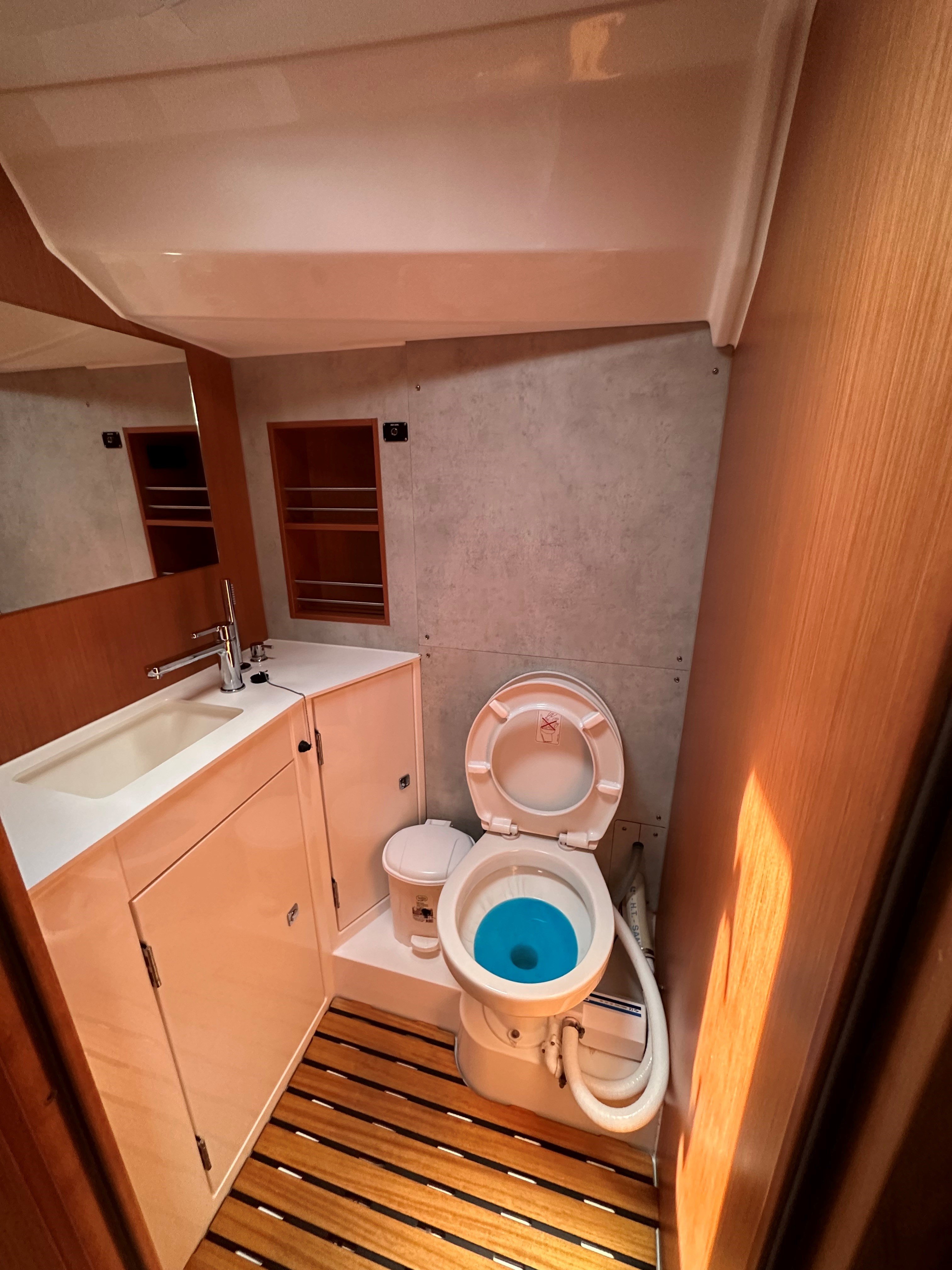 Leopard - Sailboat in Alimos