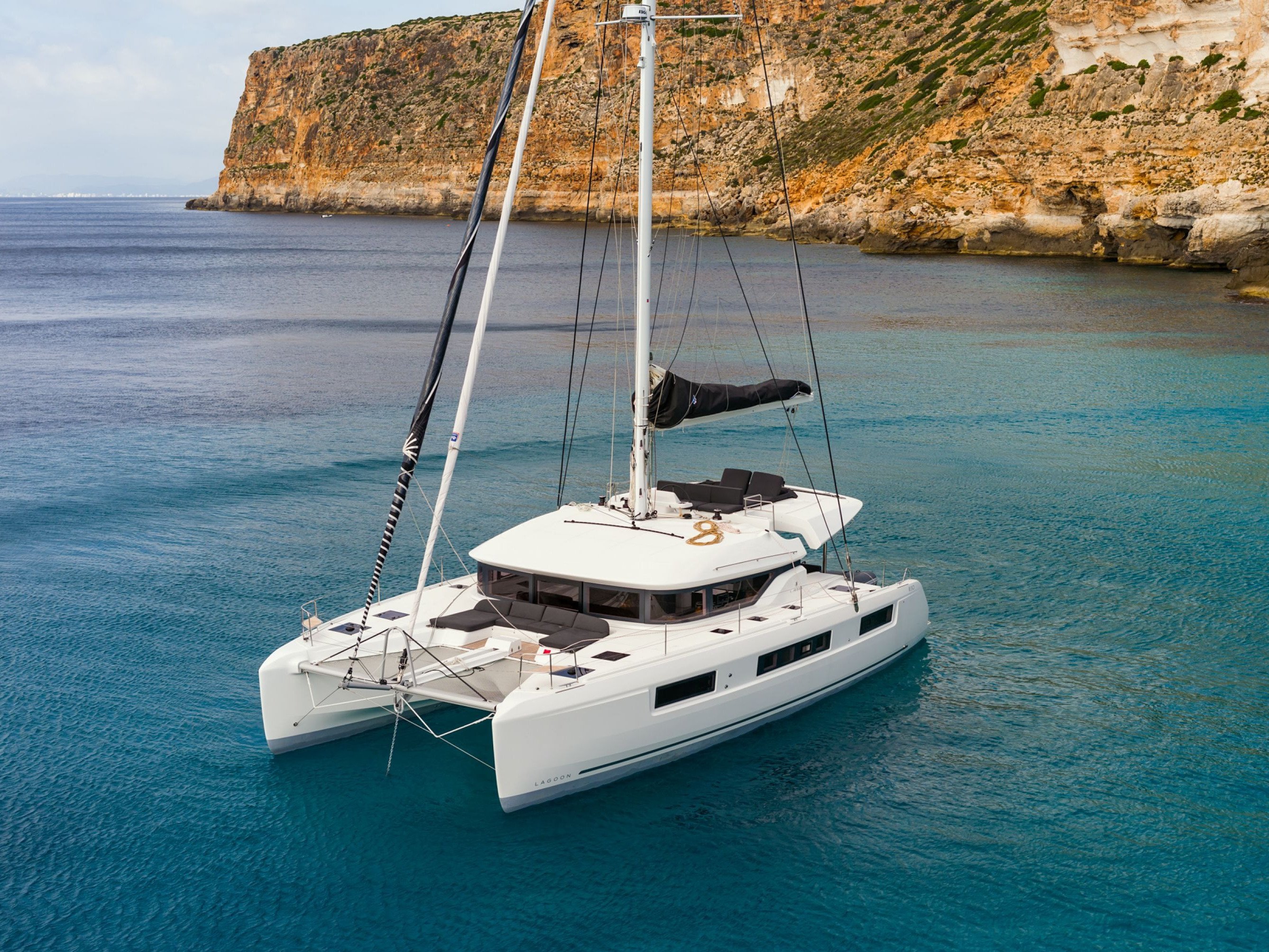 Silhouette - Catamaran in Alimos