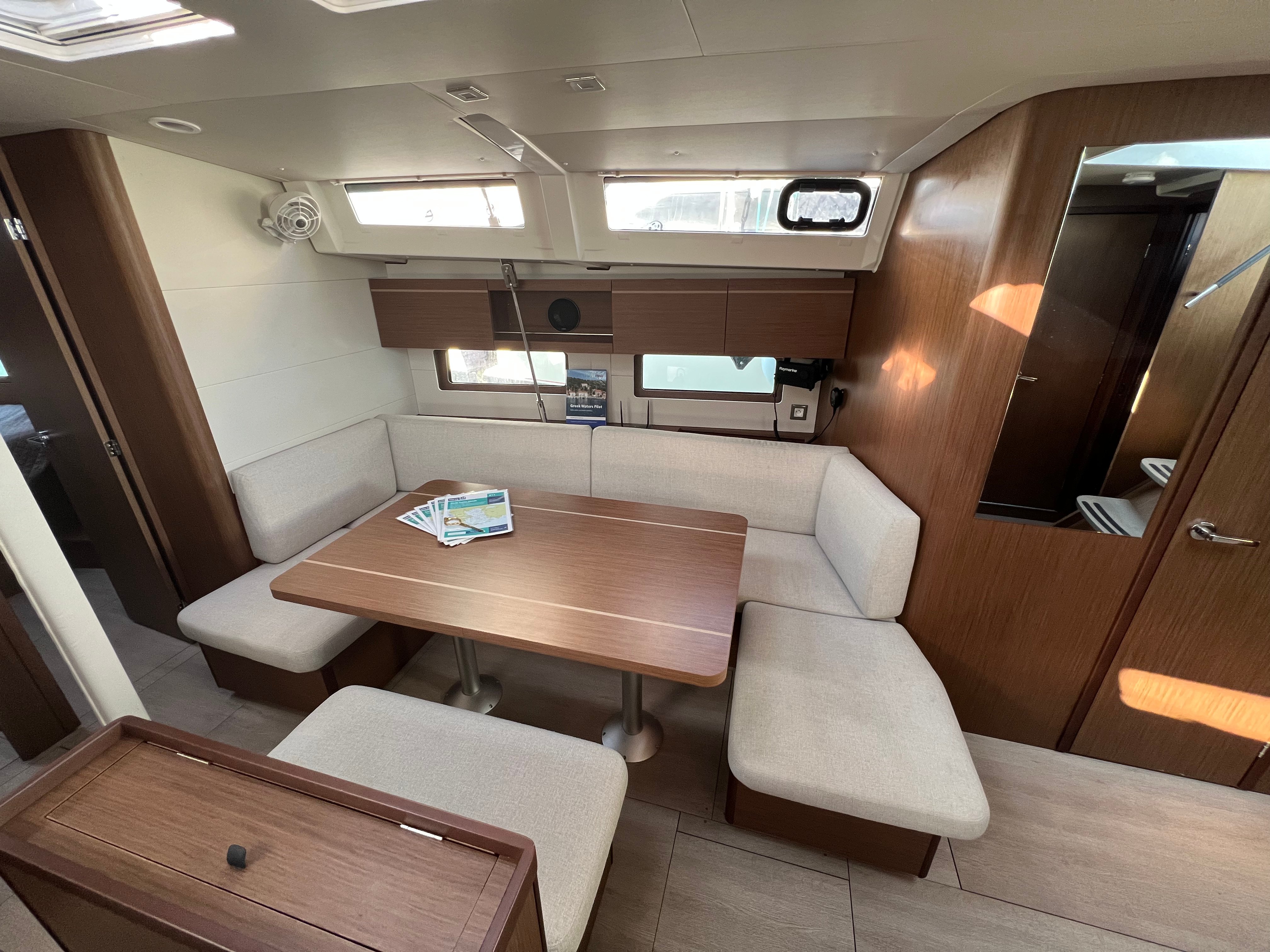 MariMar - Sailboat in Nikiana