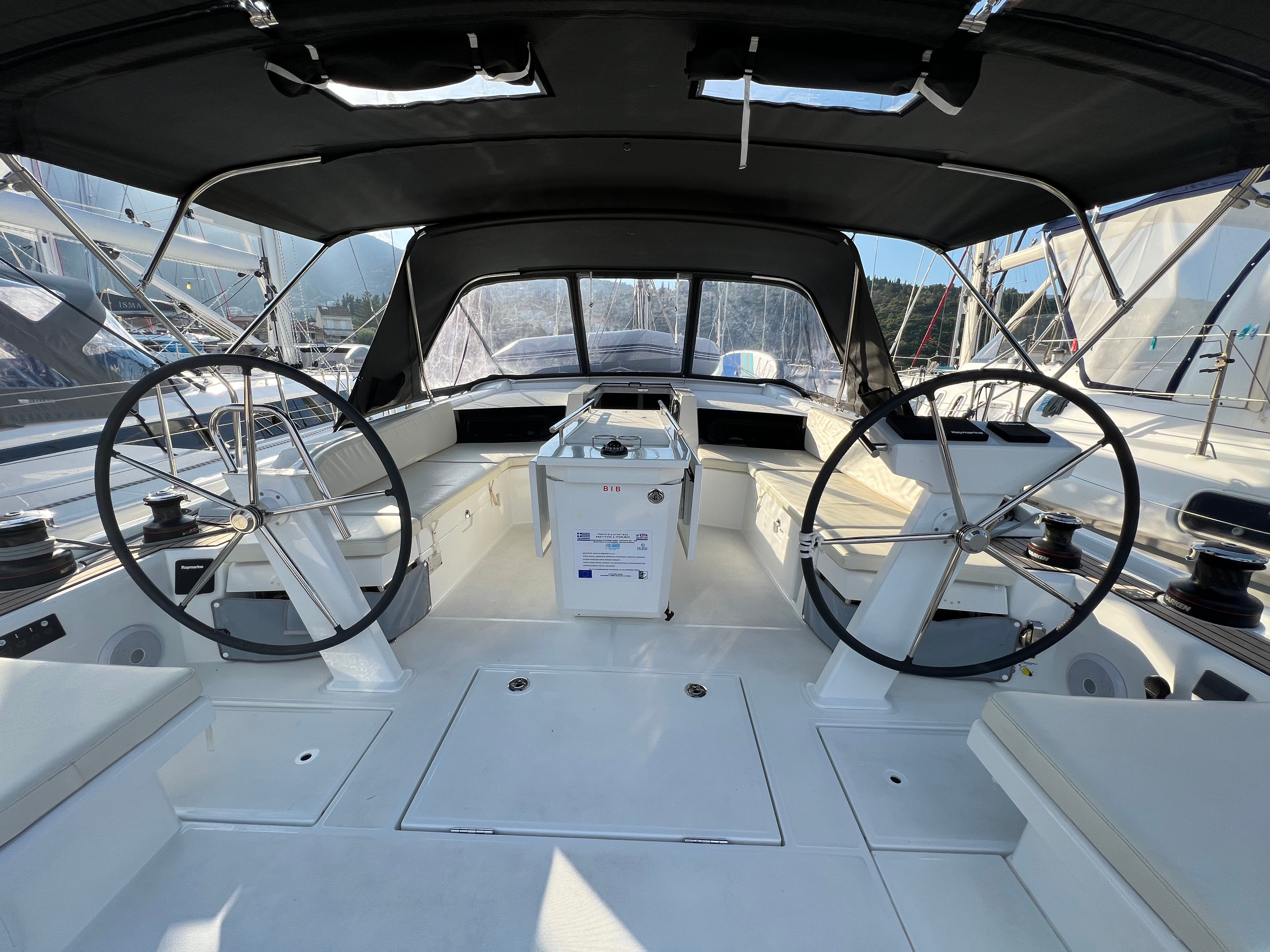 MariMar - Sailboat in Nikiana