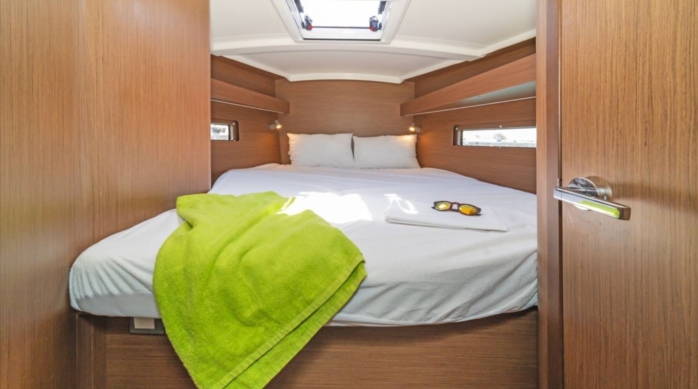 Roza - Sailboat in Alimos