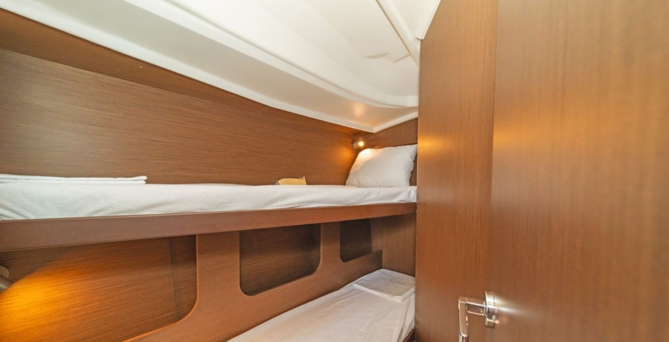 Roza - Sailboat in Alimos