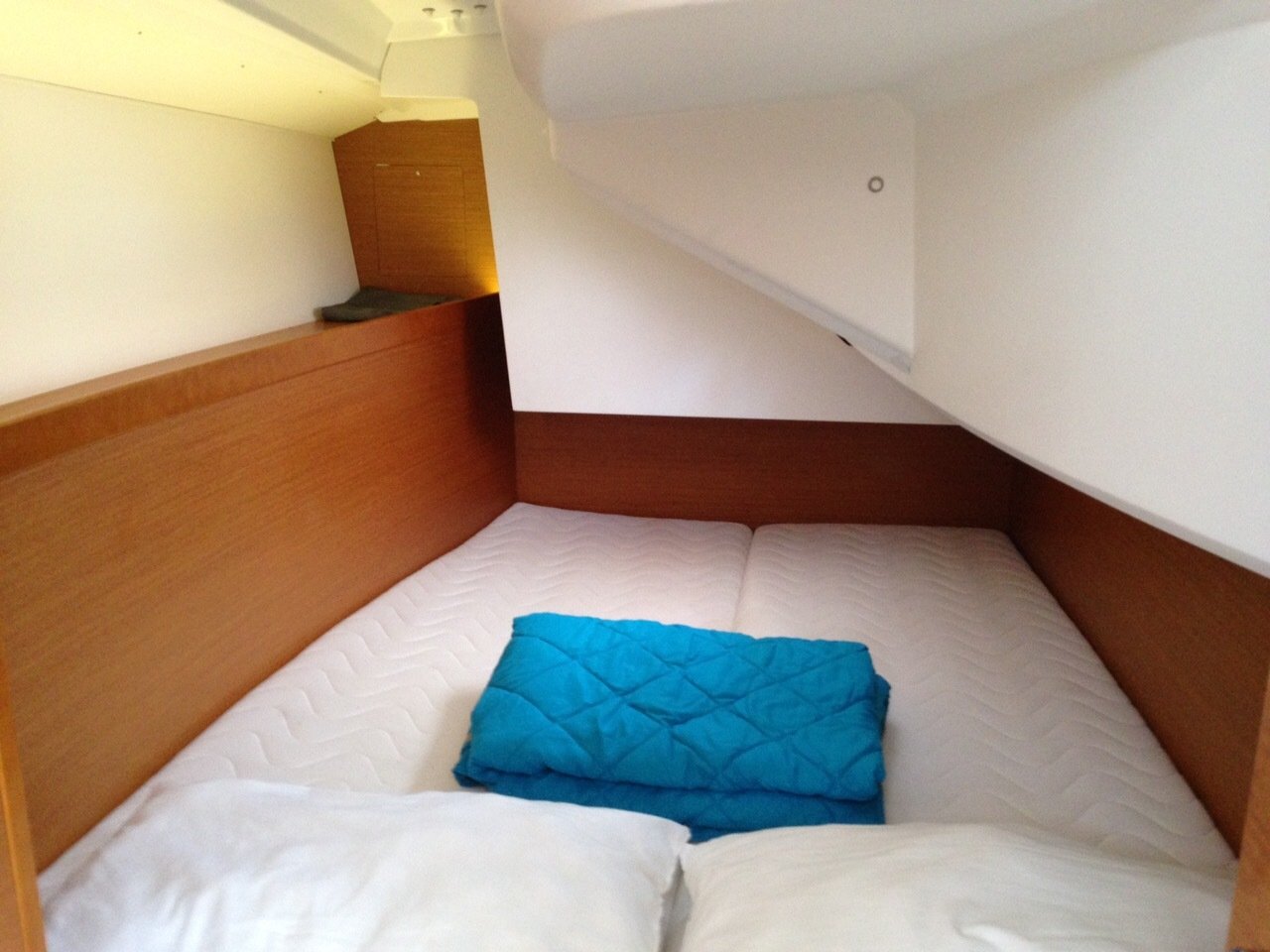 Cherie Bibi - Sailboat in Lefkada