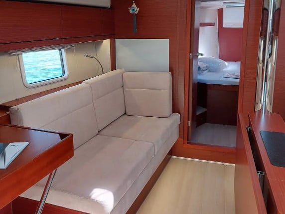 Polynoe - Yelkenli içinde Anatoliki Attiki