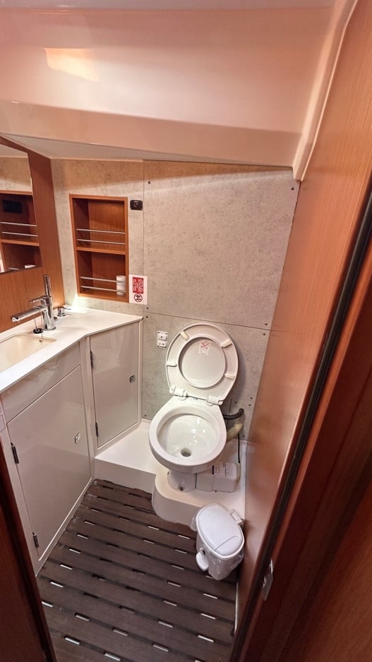 Silver VII - Sailboat in Alimos