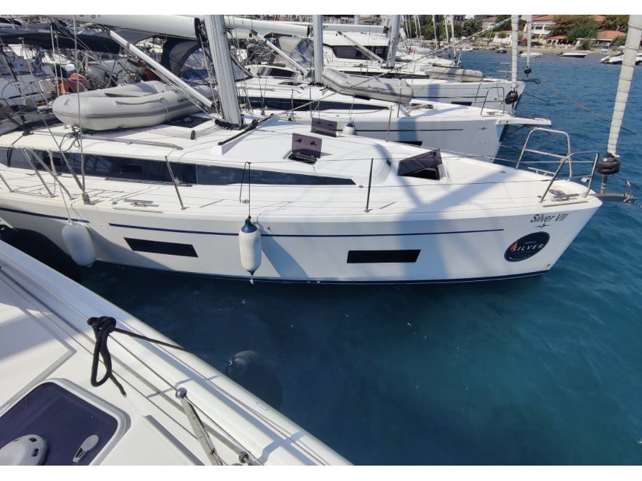 Silver VII - Sailboat in Alimos