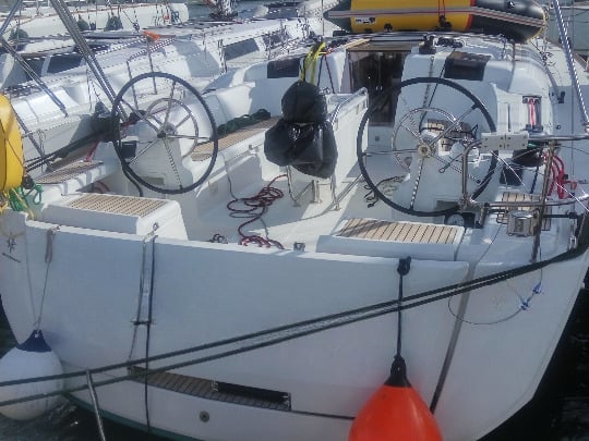 Genesis - Sailboat in Alimos