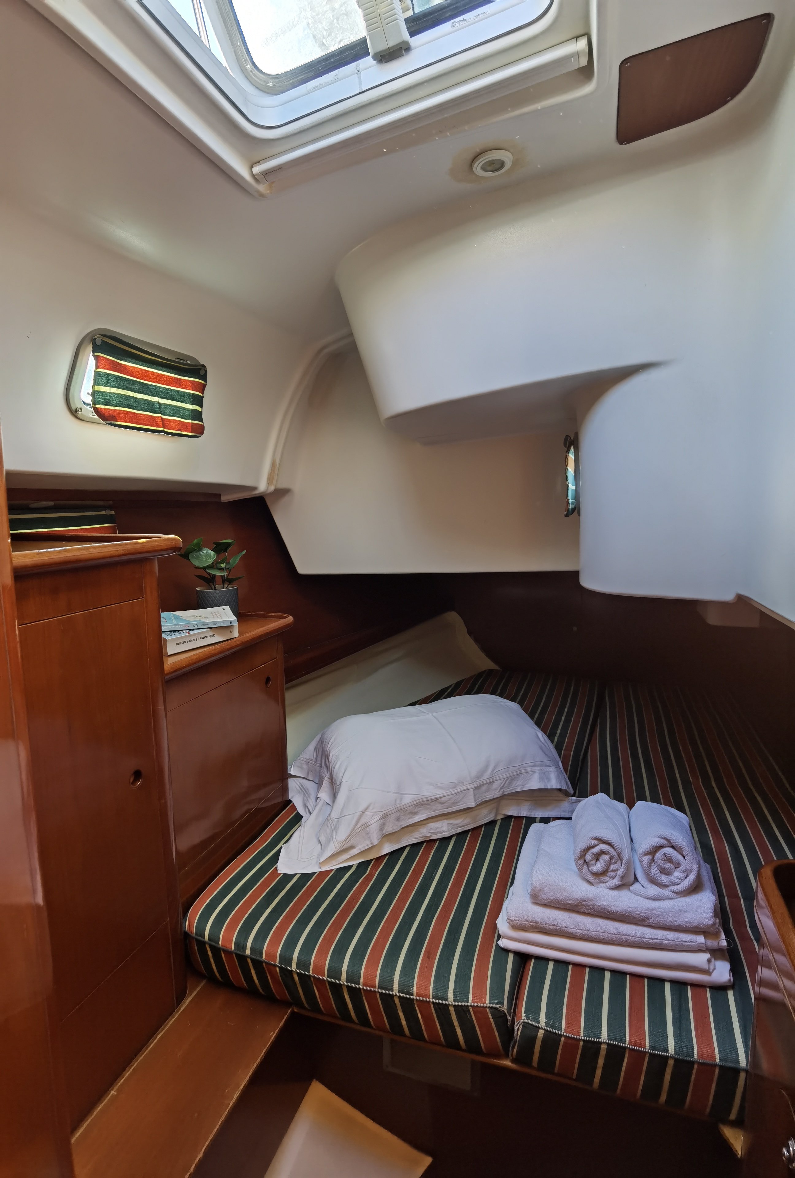 Seagull - Yelkenli içinde Alimos