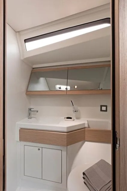 Bar-Bar - Yelkenli içinde Alimos