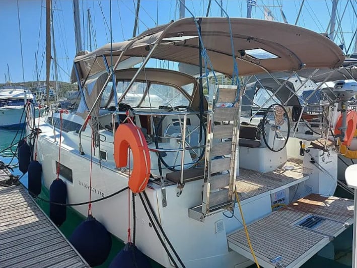 Evelina - Yelkenli içinde Anatoliki Attiki