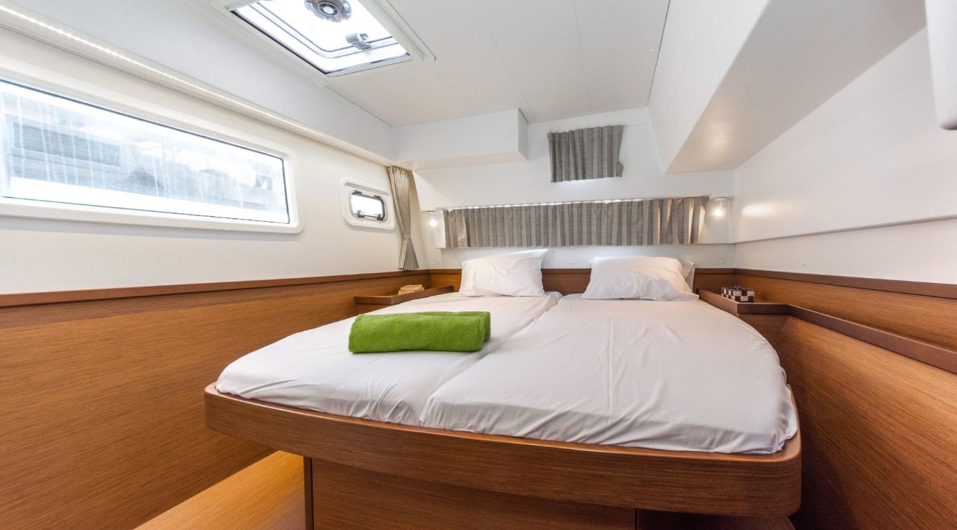 Amici - Katamaran içinde Alimos