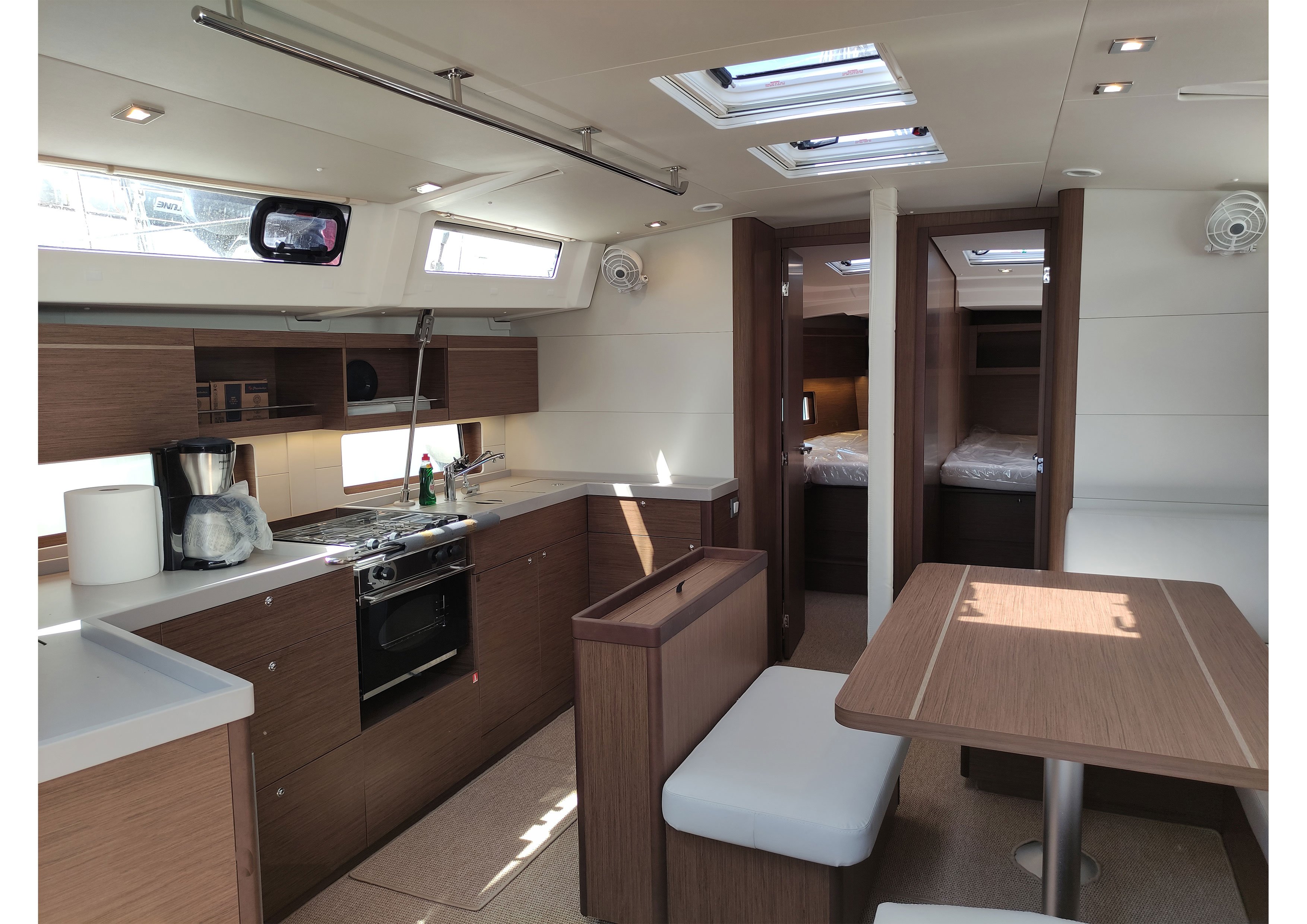 Athanasia - Yelkenli içinde Alimos