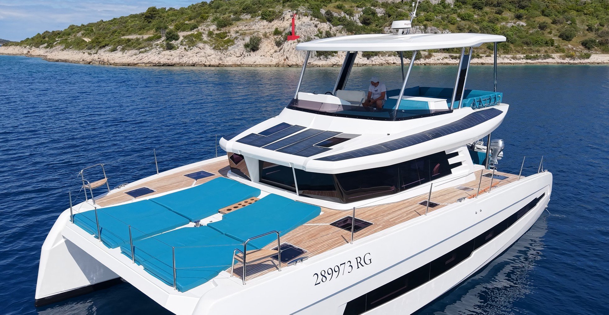 Abuzz - Catamaran in Primošten