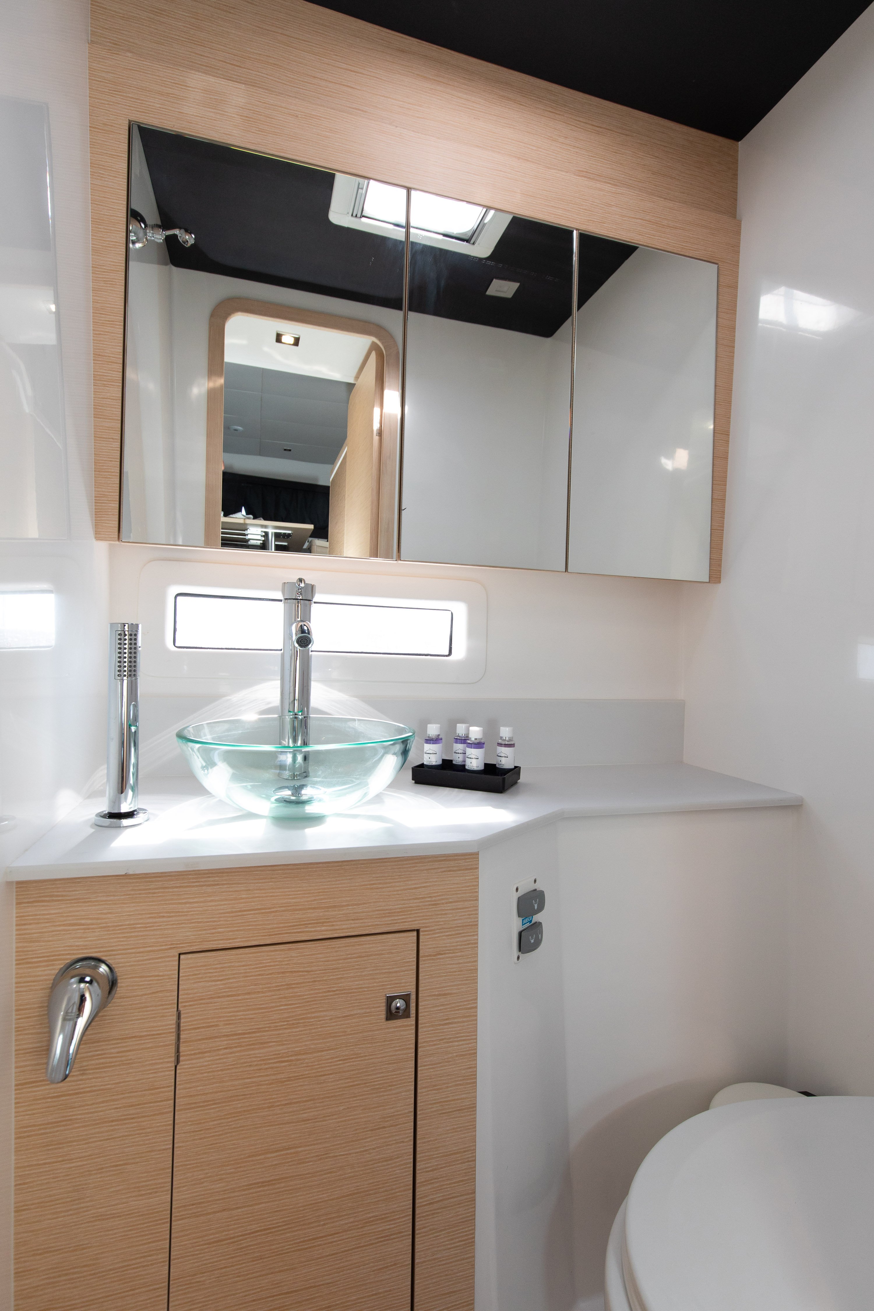 Catamarino - Katamaran içinde Primošten