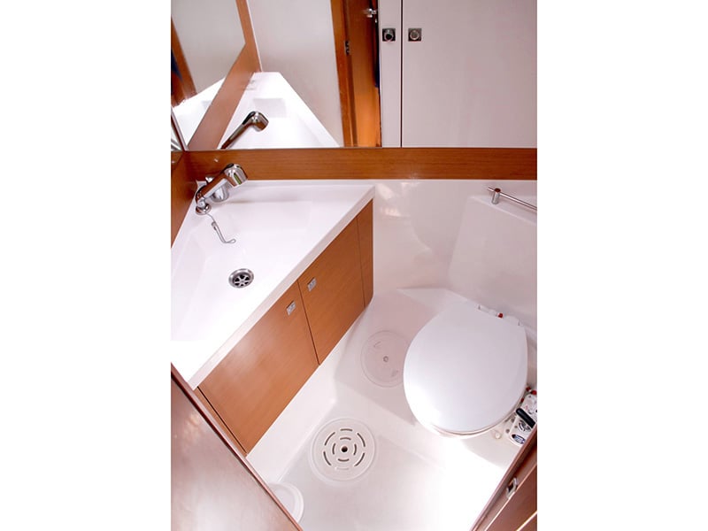 Zeus - Yelkenli içinde Lavrio