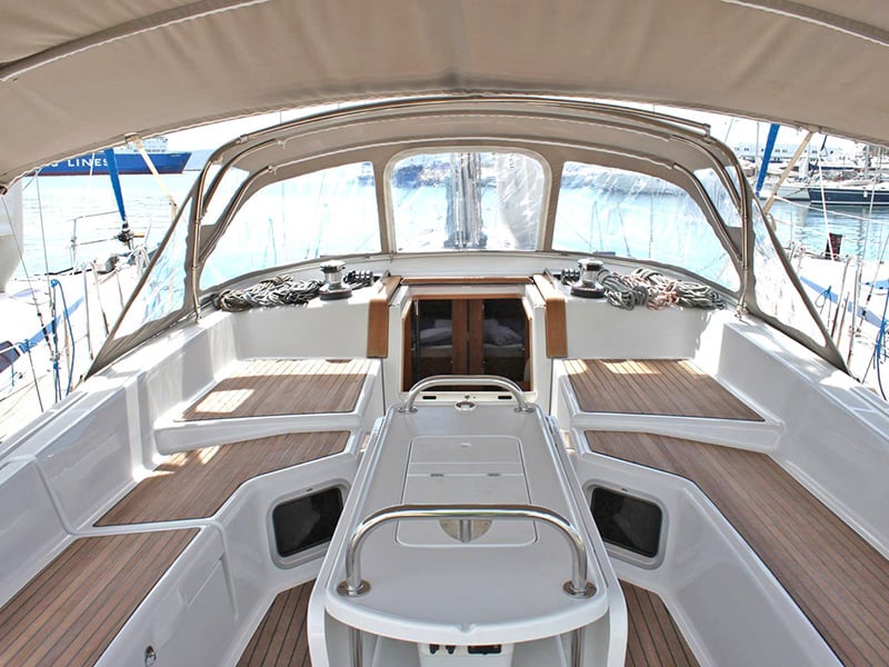 Zeus - Yelkenli içinde Lavrio