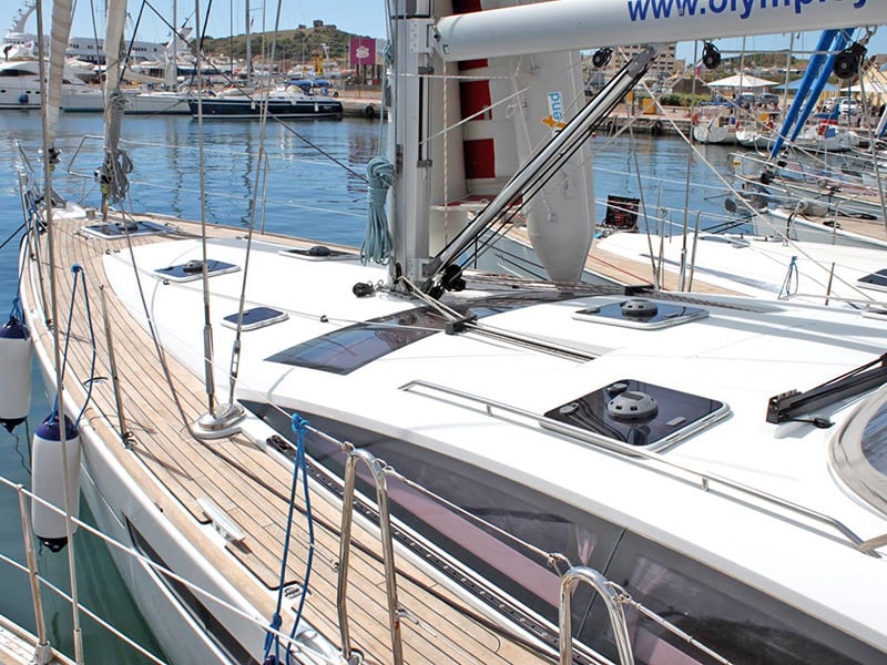 Zeus - Yelkenli içinde Lavrio