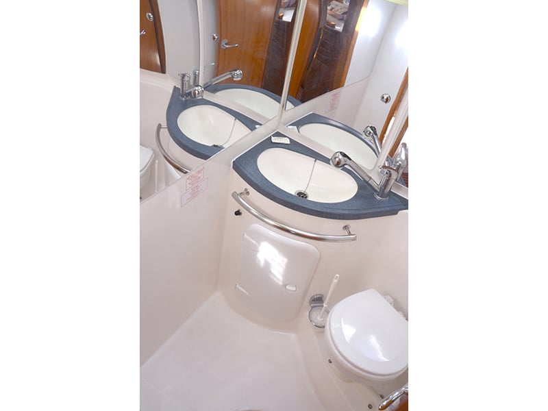 Ira - Yelkenli içinde Lavrio