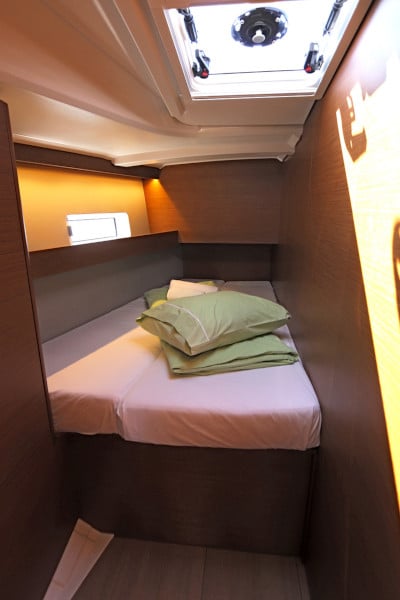 Avra - Yelkenli içinde Lavrio