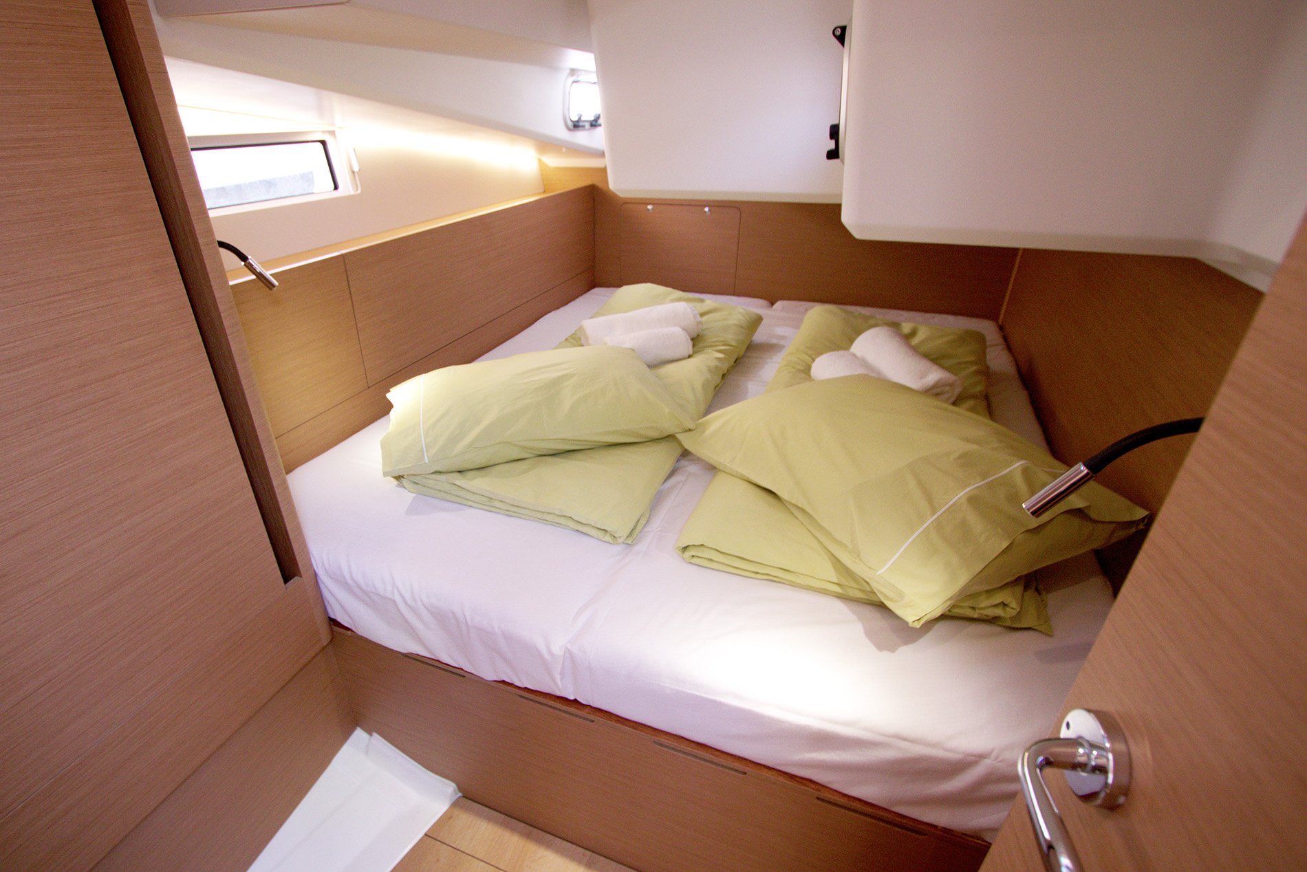 Menelaos - Yelkenli içinde Lavrio