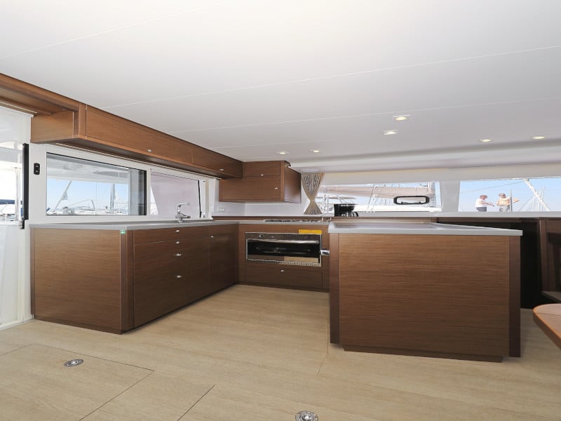 HOT STUFF - Katamaran içinde Bibinje