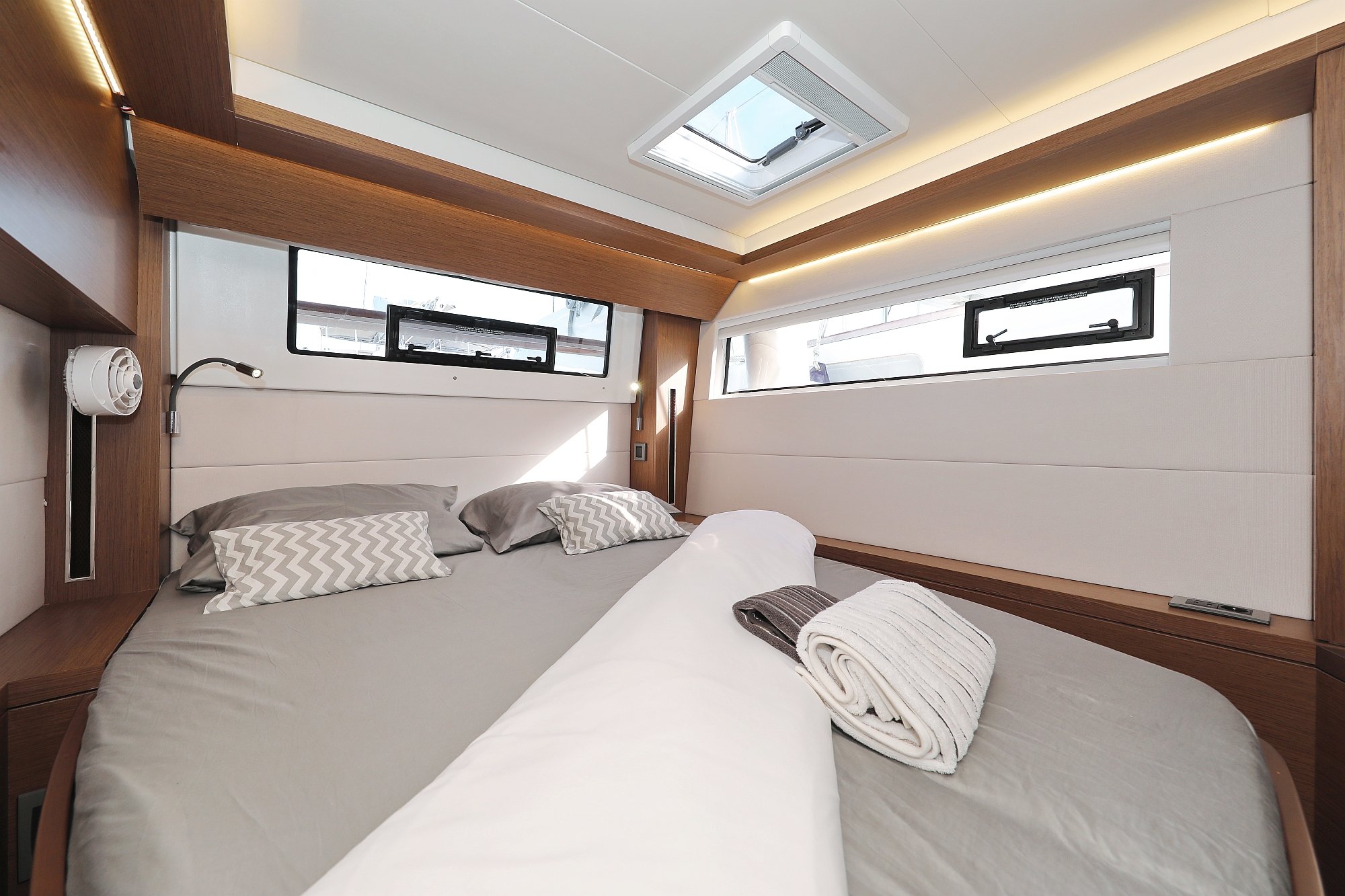 UGLY DUCK - Katamaran içinde Bibinje