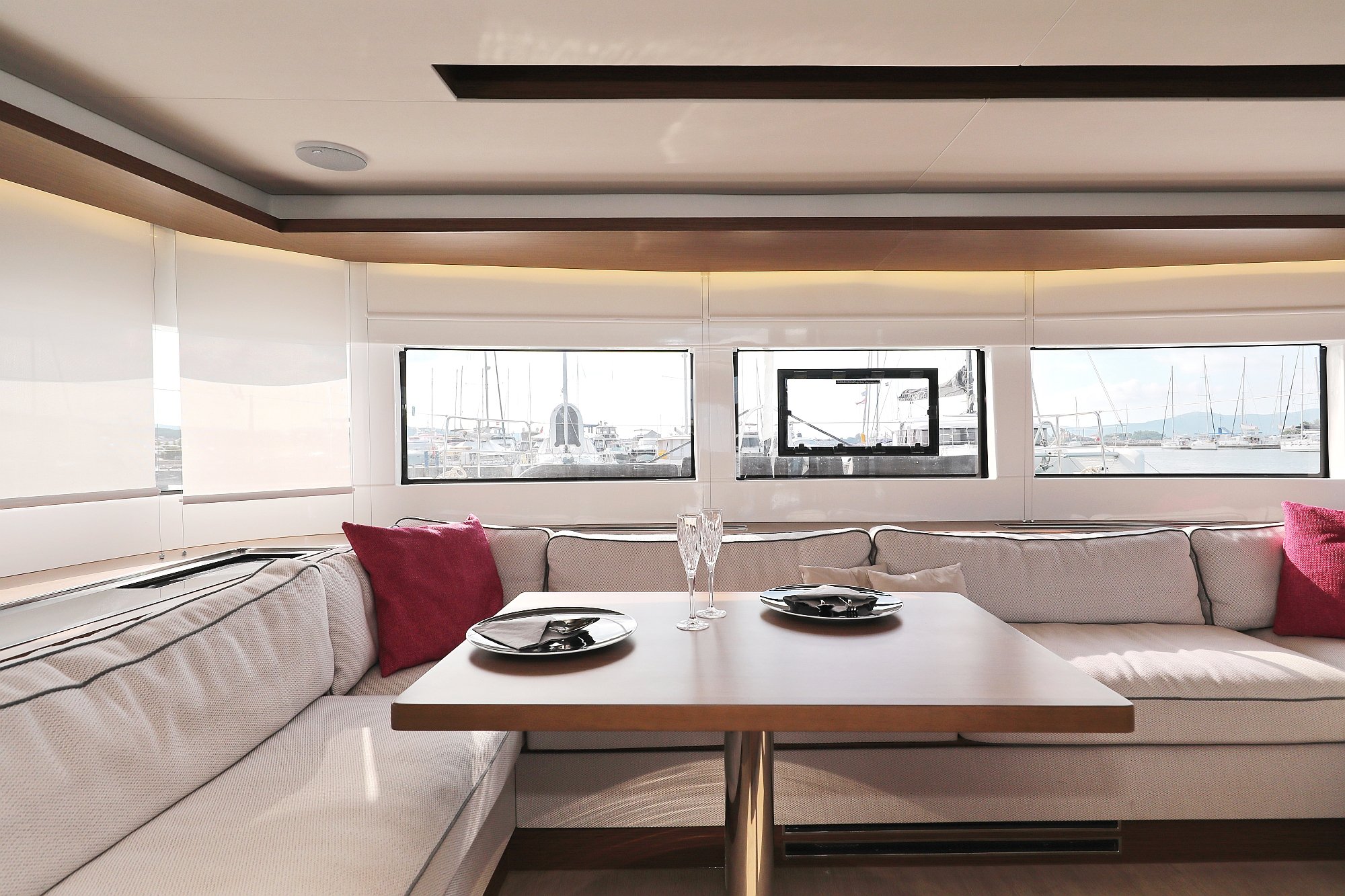 UGLY DUCK - Katamaran içinde Bibinje