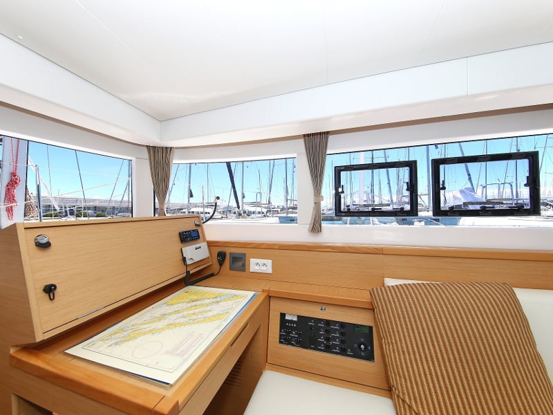 GIN TONIC - Catamaran in Bibinje