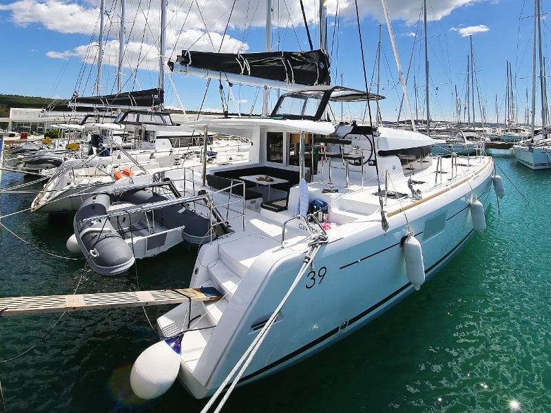 GIN TONIC - Catamaran in Bibinje