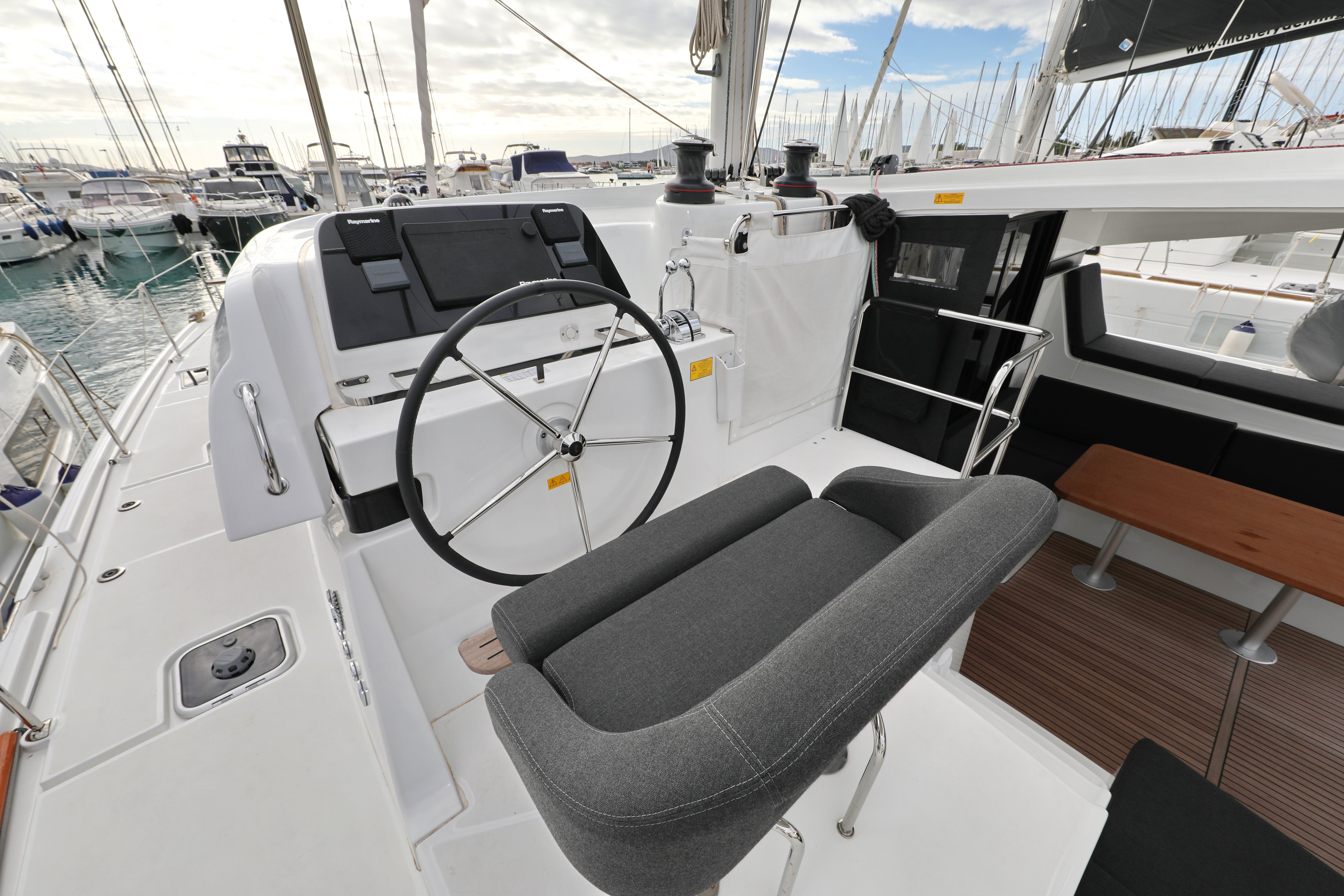 SPERM WHALE - Catamaran in Bibinje