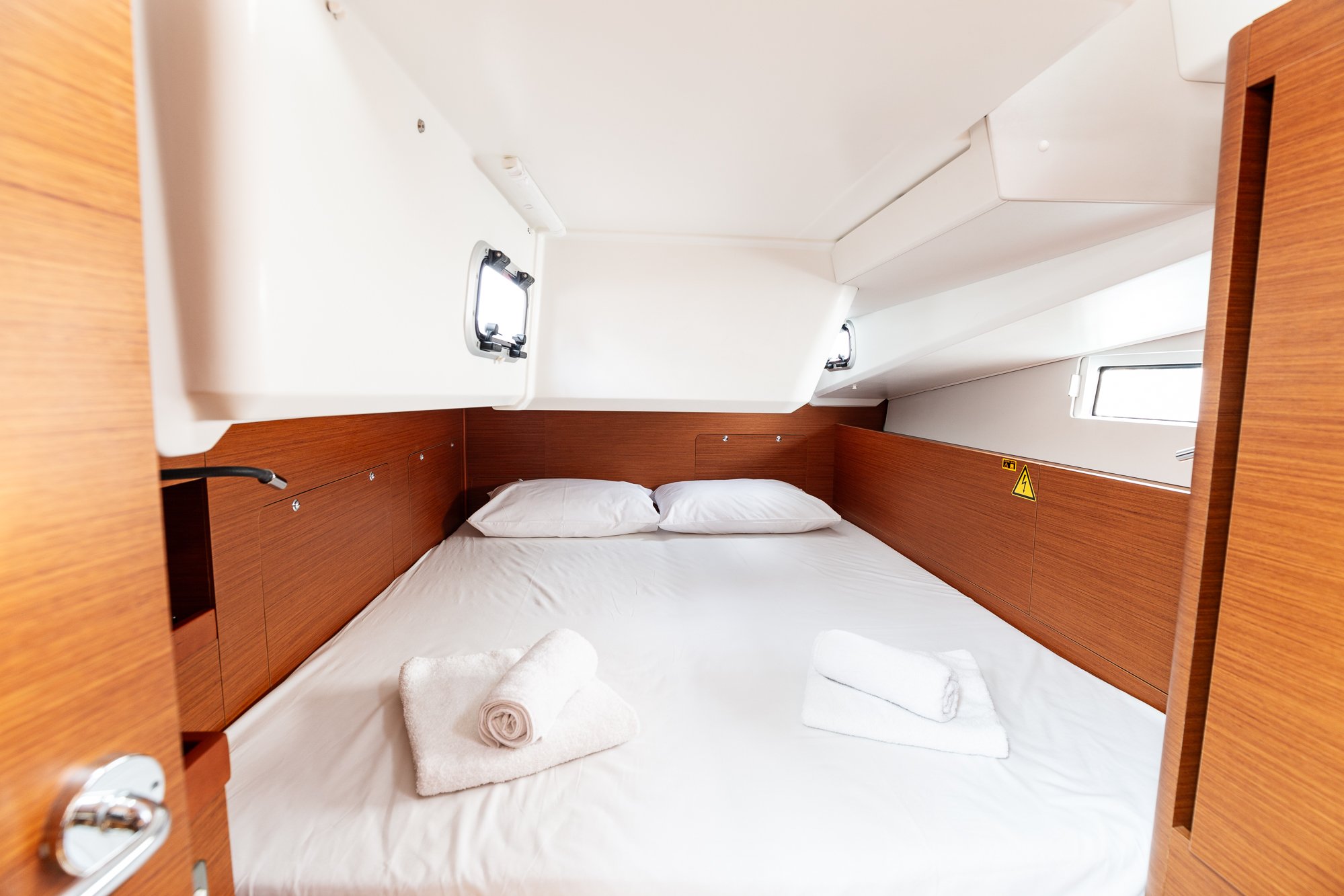 PNOE - Sailboat in Nikiti