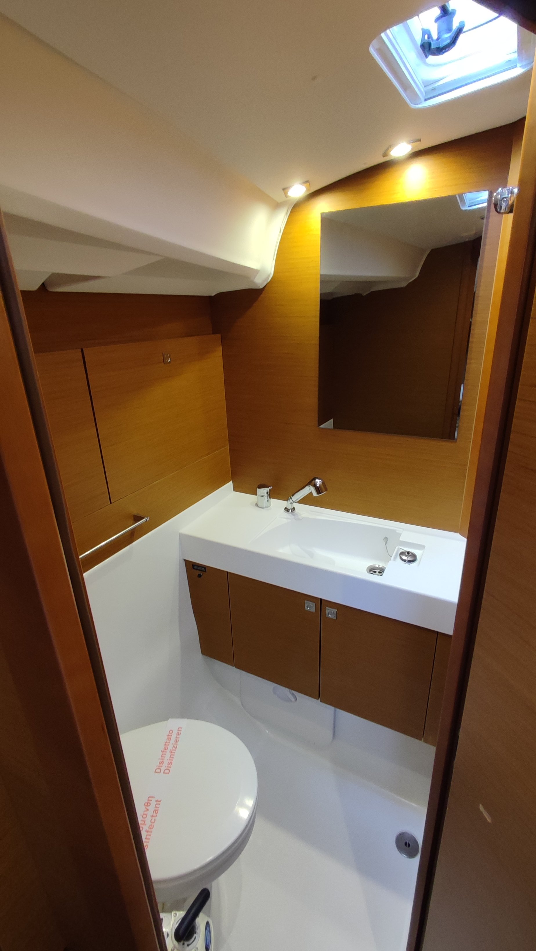 Amfithoe - Sailboat in Volos