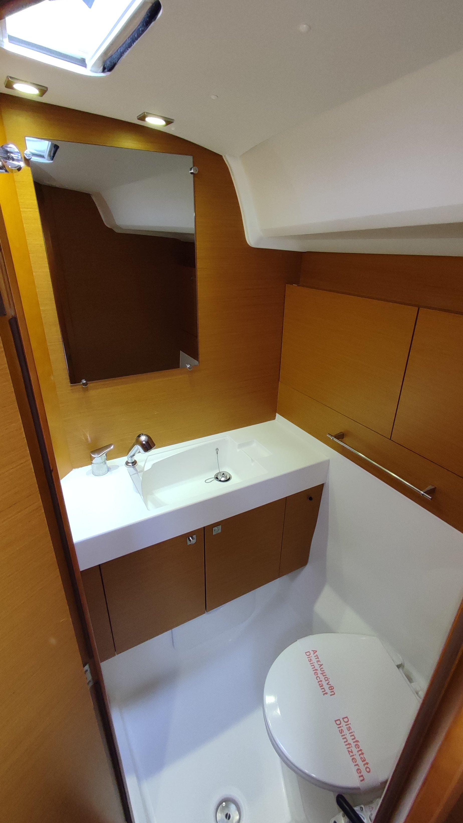 Thoe - Sailboat in Volos