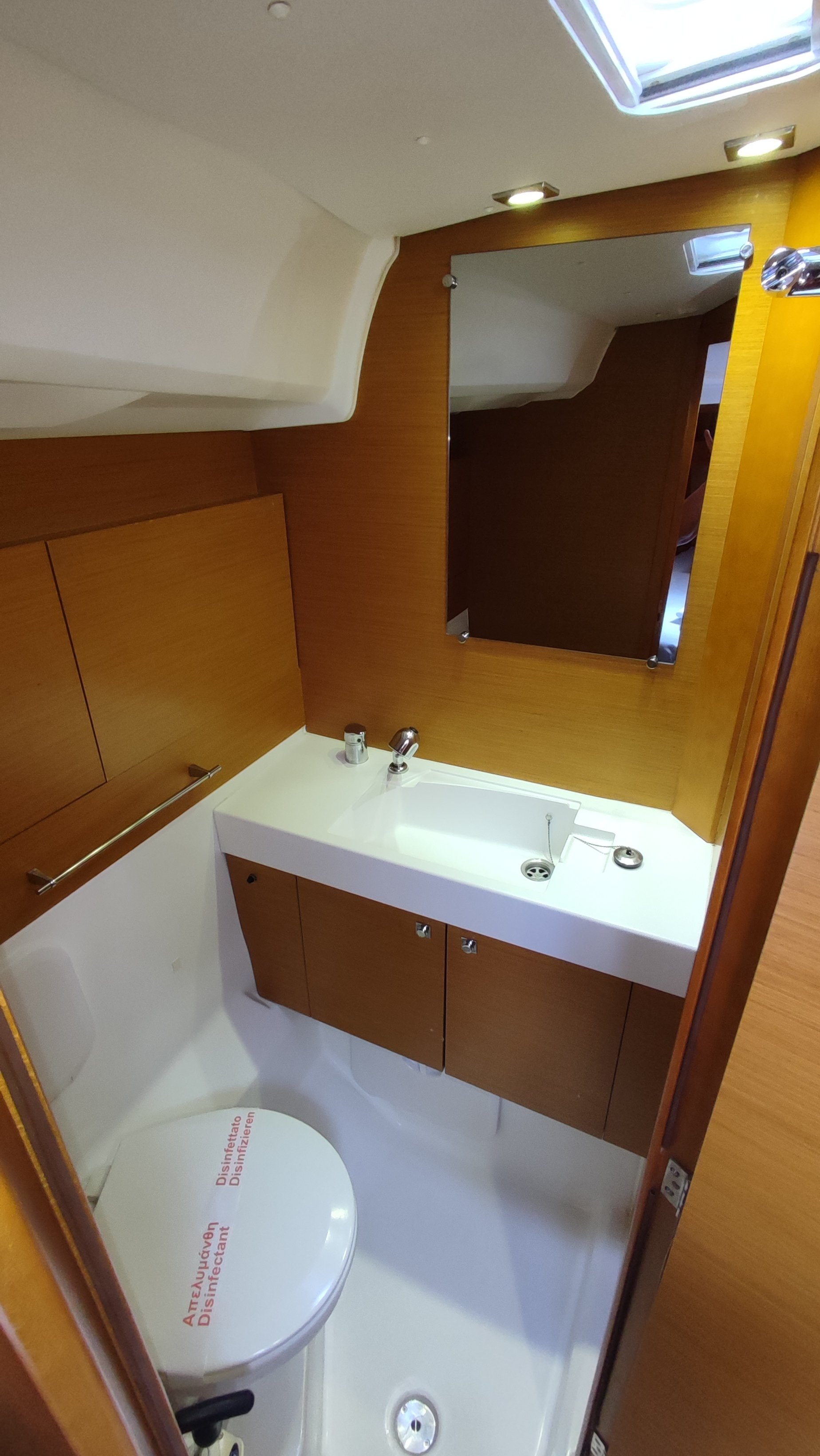 Thoe - Sailboat in Volos