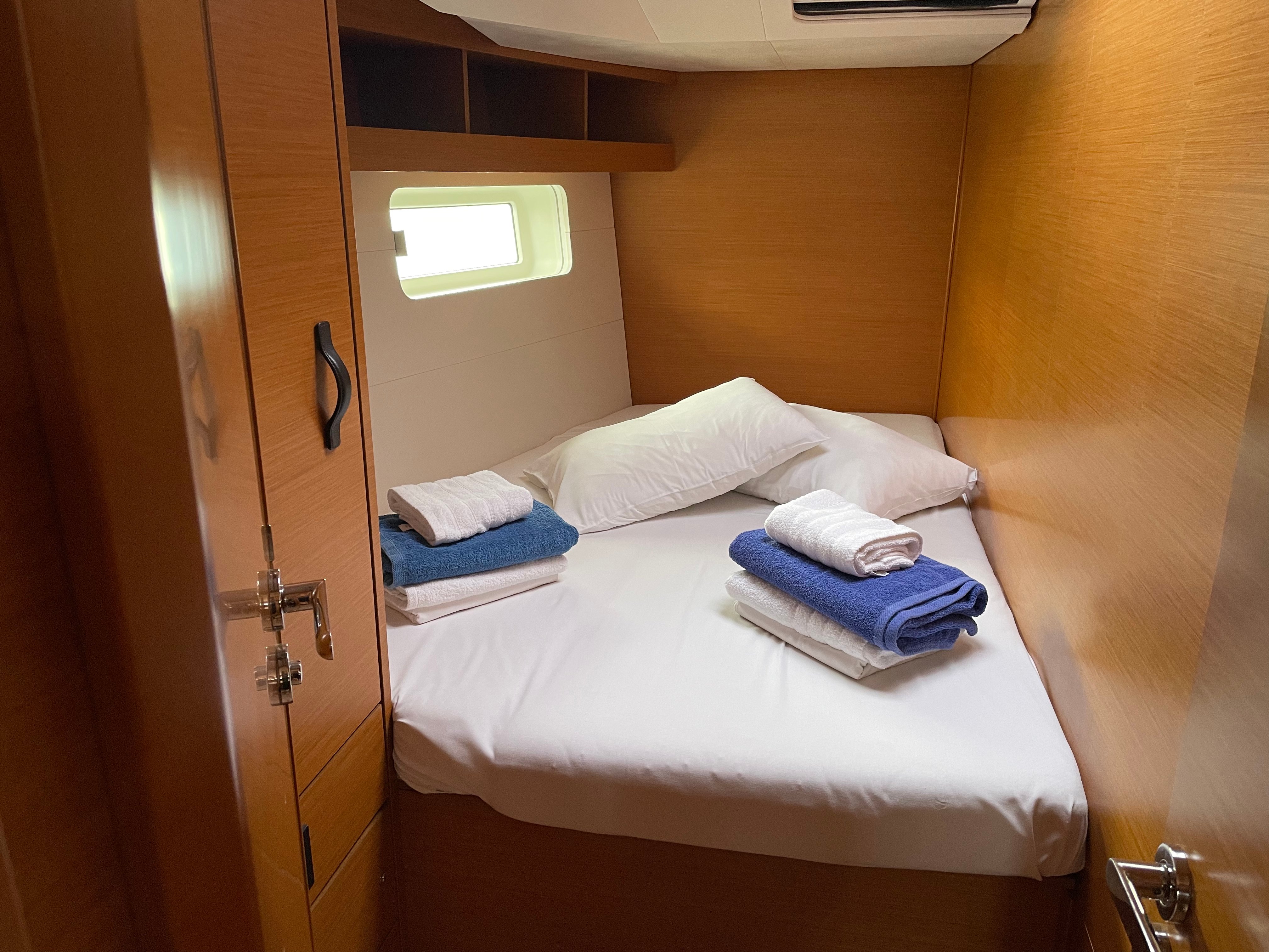 Kymo - Sailboat in Volos