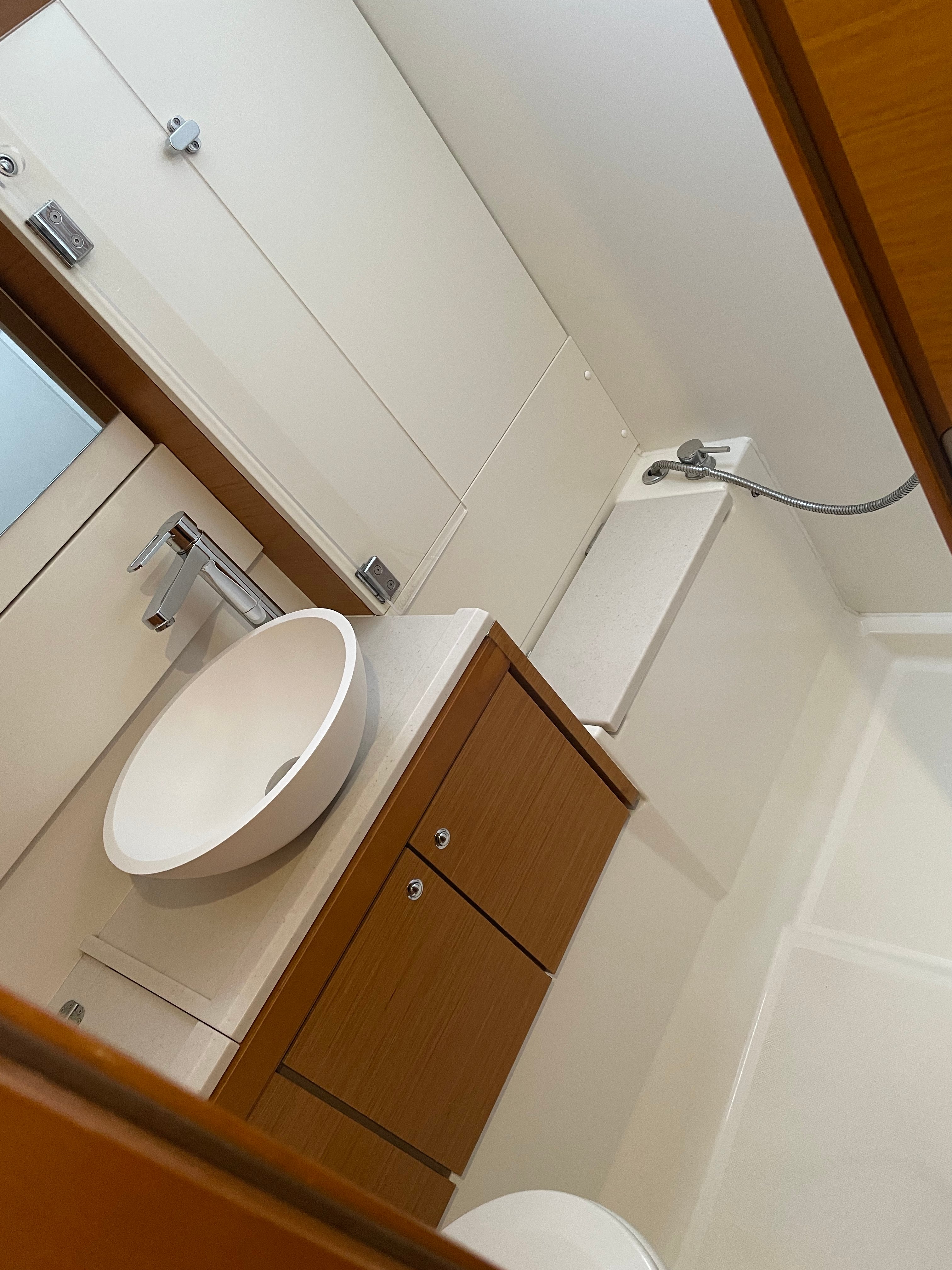 Kymo - Sailboat in Volos