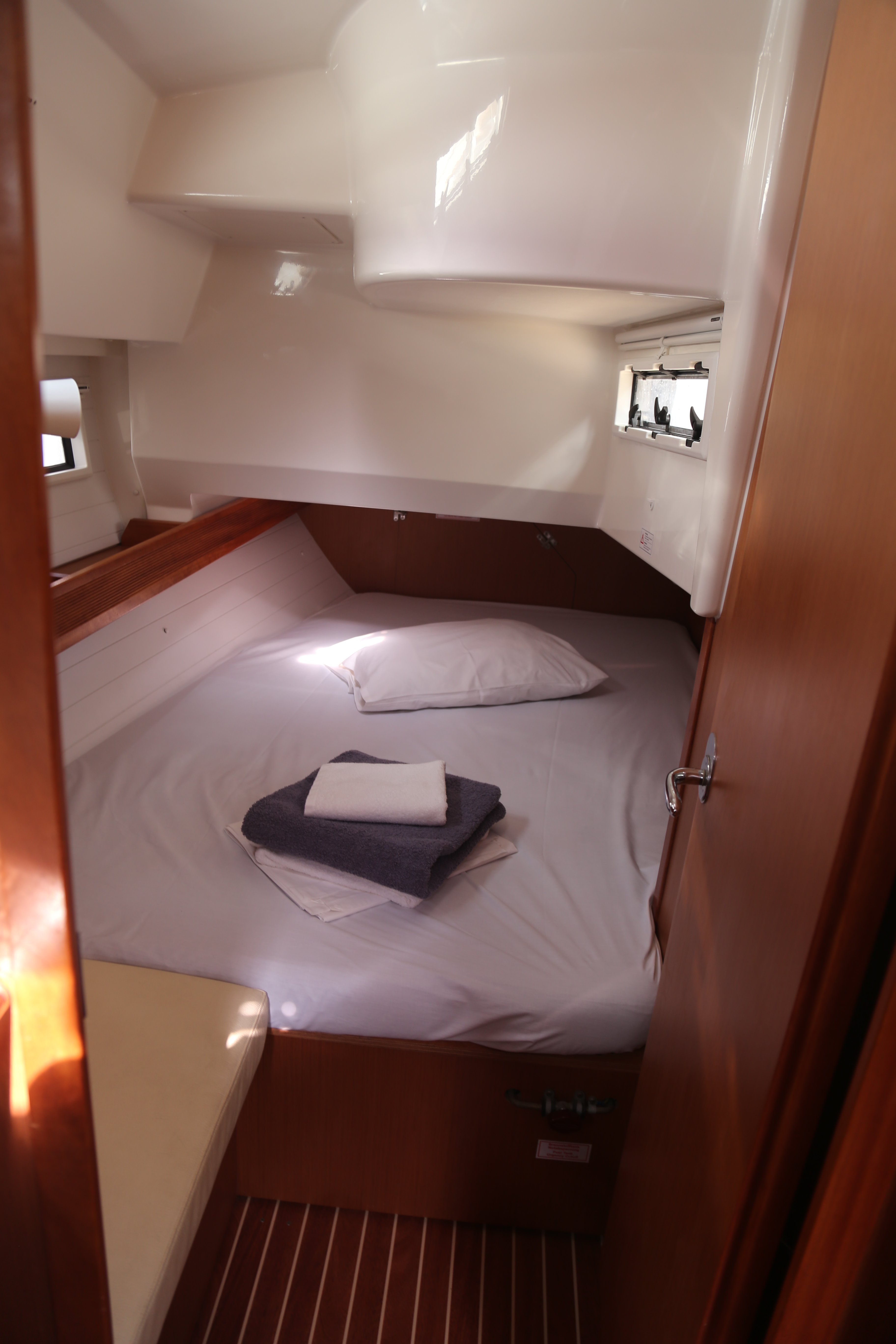 Leukothea - Sailboat in Loutraki